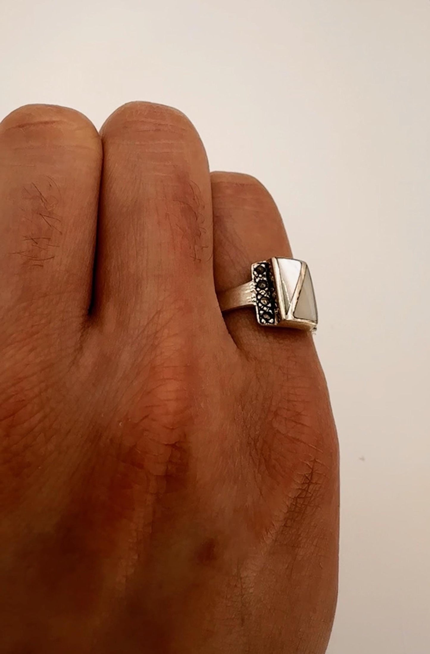 Vintage Mother of Pearl 925 Sterling Silver Ring