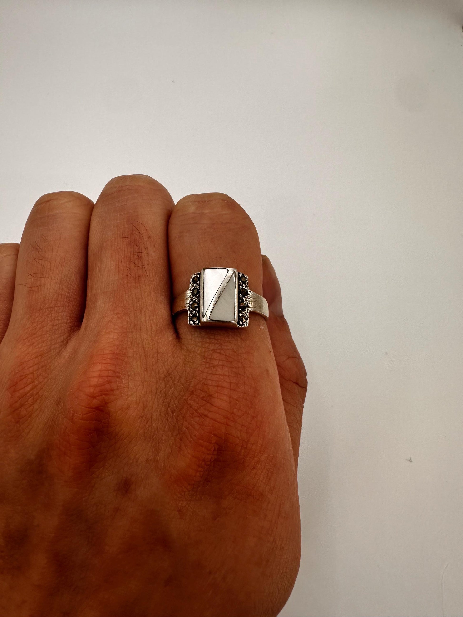 Vintage Mother of Pearl 925 Sterling Silver Marcasite Ring