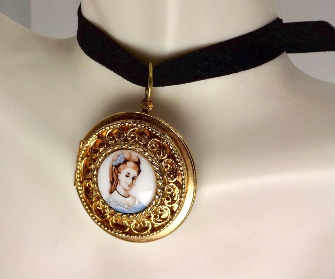 Vintage Genuine French Limoges Hand Painted Porcelian Cameo Bronze Locket Necklace Choker pin