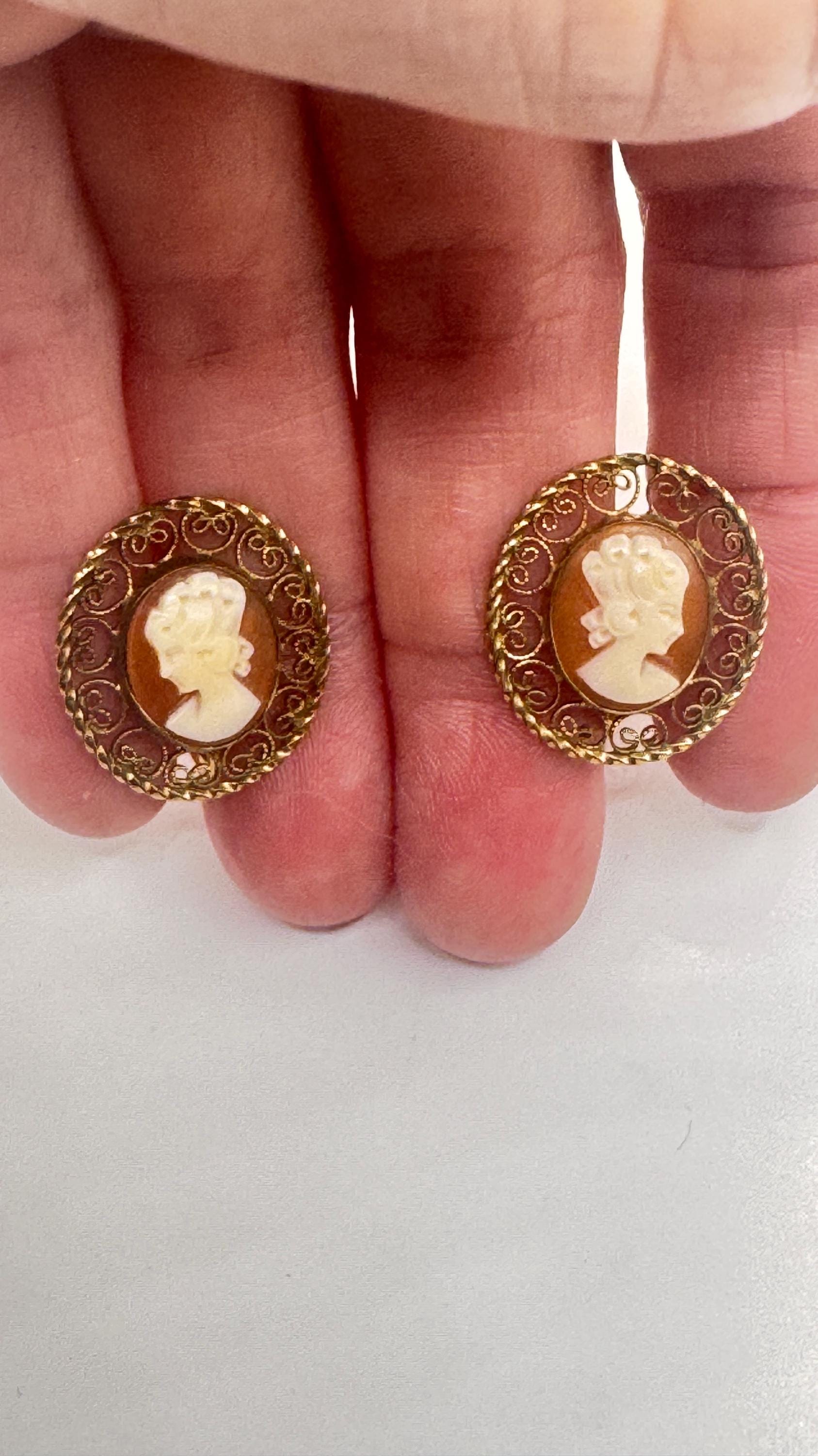 Vintage Cameo Gold filled Screw Back Earrings