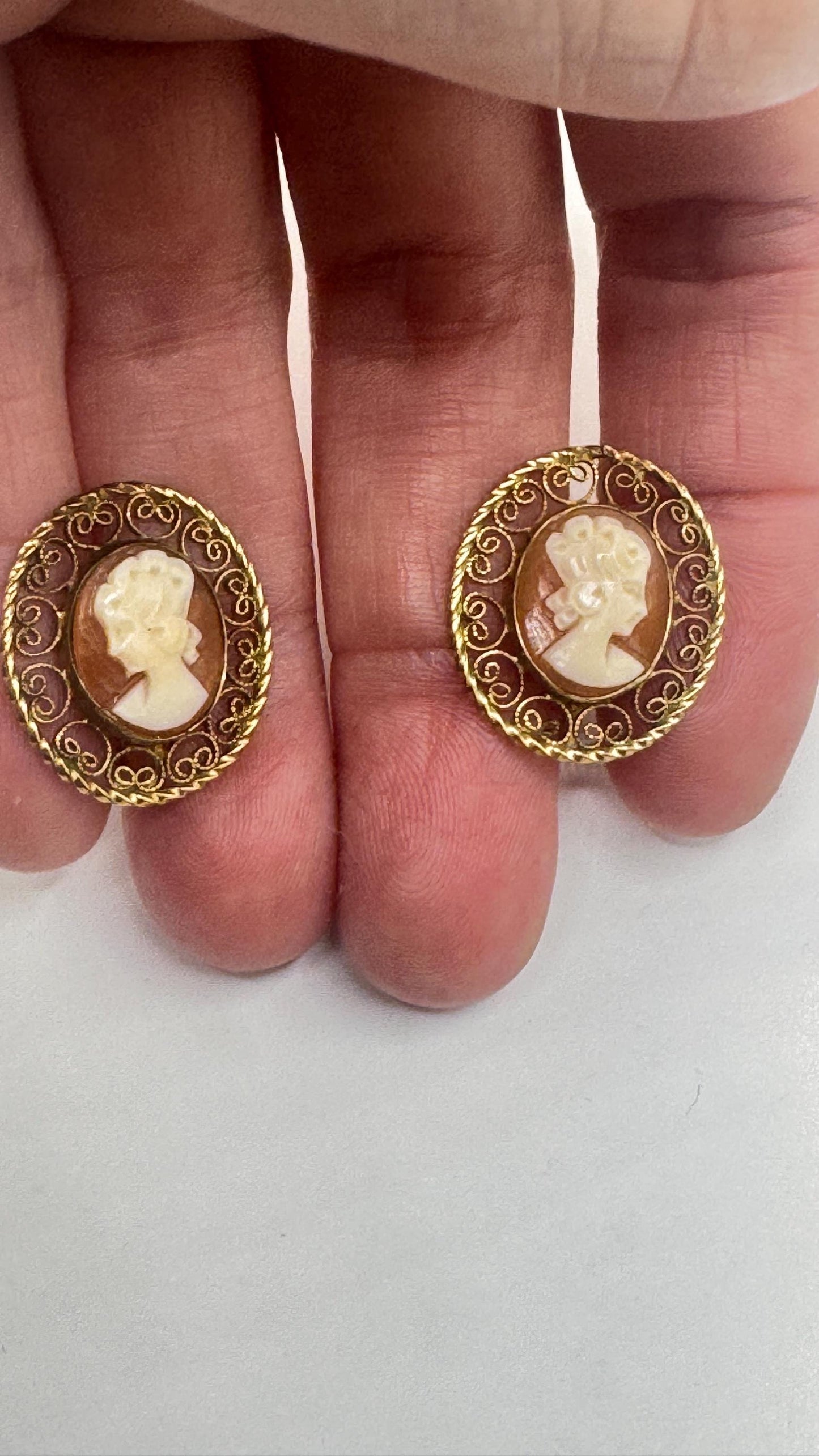 Vintage Cameo Gold filled Screw Back Earrings
