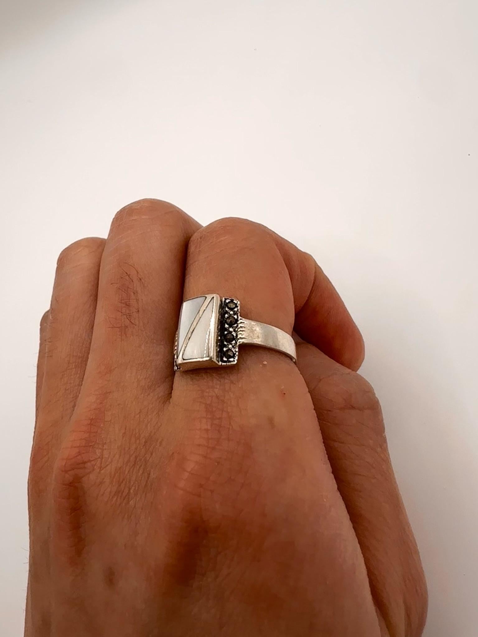 Vintage Mother of Pearl 925 Sterling Silver Ring