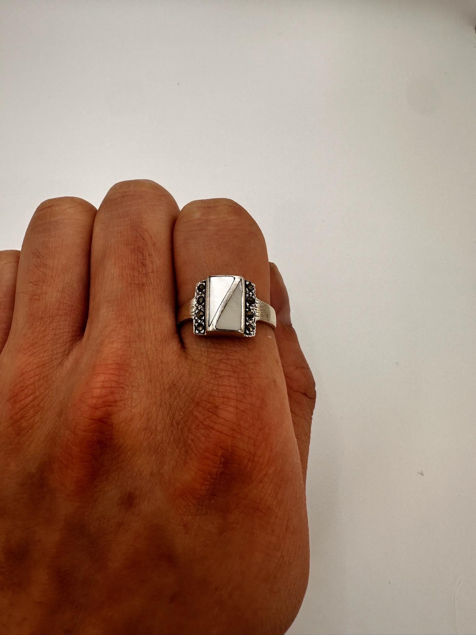 Vintage Mother of Pearl 925 Sterling Silver Ring