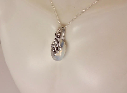 Vintage Opal milk glass Silver collar Necklace Choker