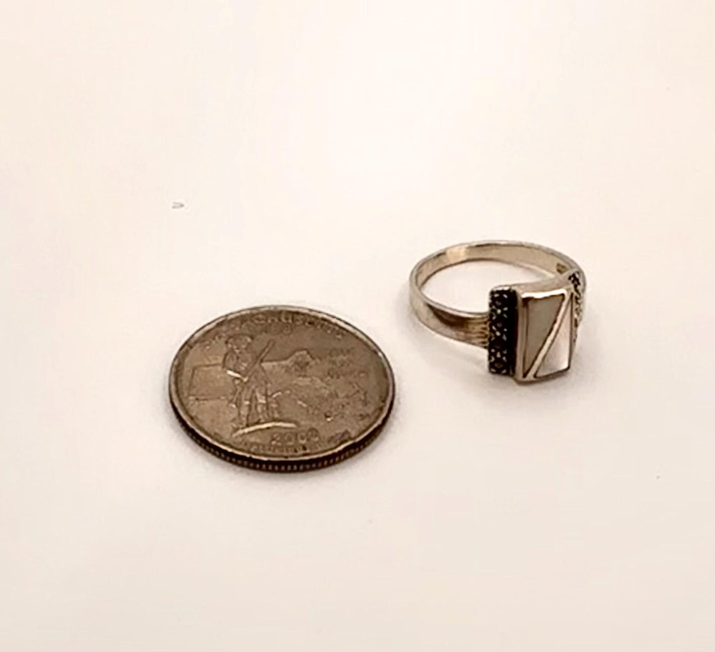 Vintage Mother of Pearl 925 Sterling Silver Marcasite Ring