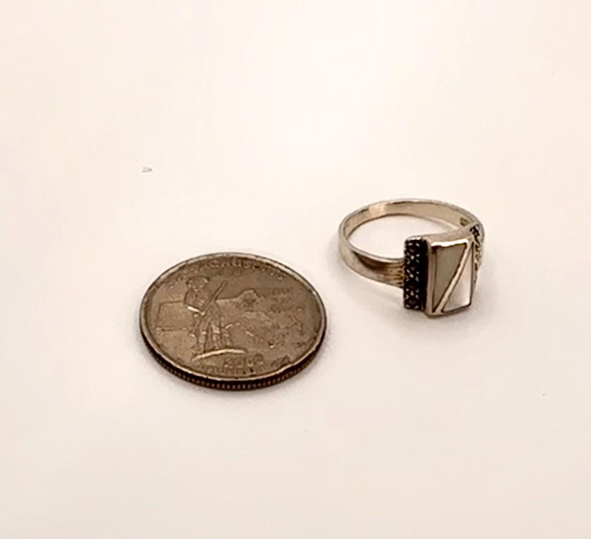 Vintage Mother of Pearl 925 Sterling Silver Marcasite Ring