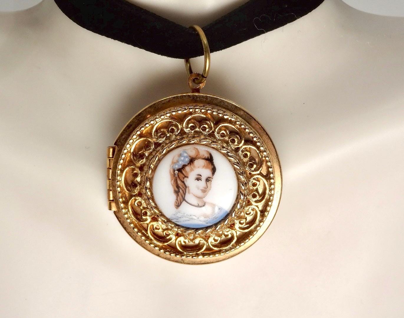 Vintage Genuine French Limoges Hand Painted Porcelian Cameo Bronze Locket Necklace Choker pin