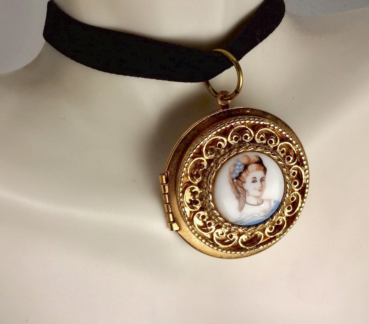 Vintage Genuine French Limoges Hand Painted Porcelian Cameo Bronze Locket Necklace Choker pin