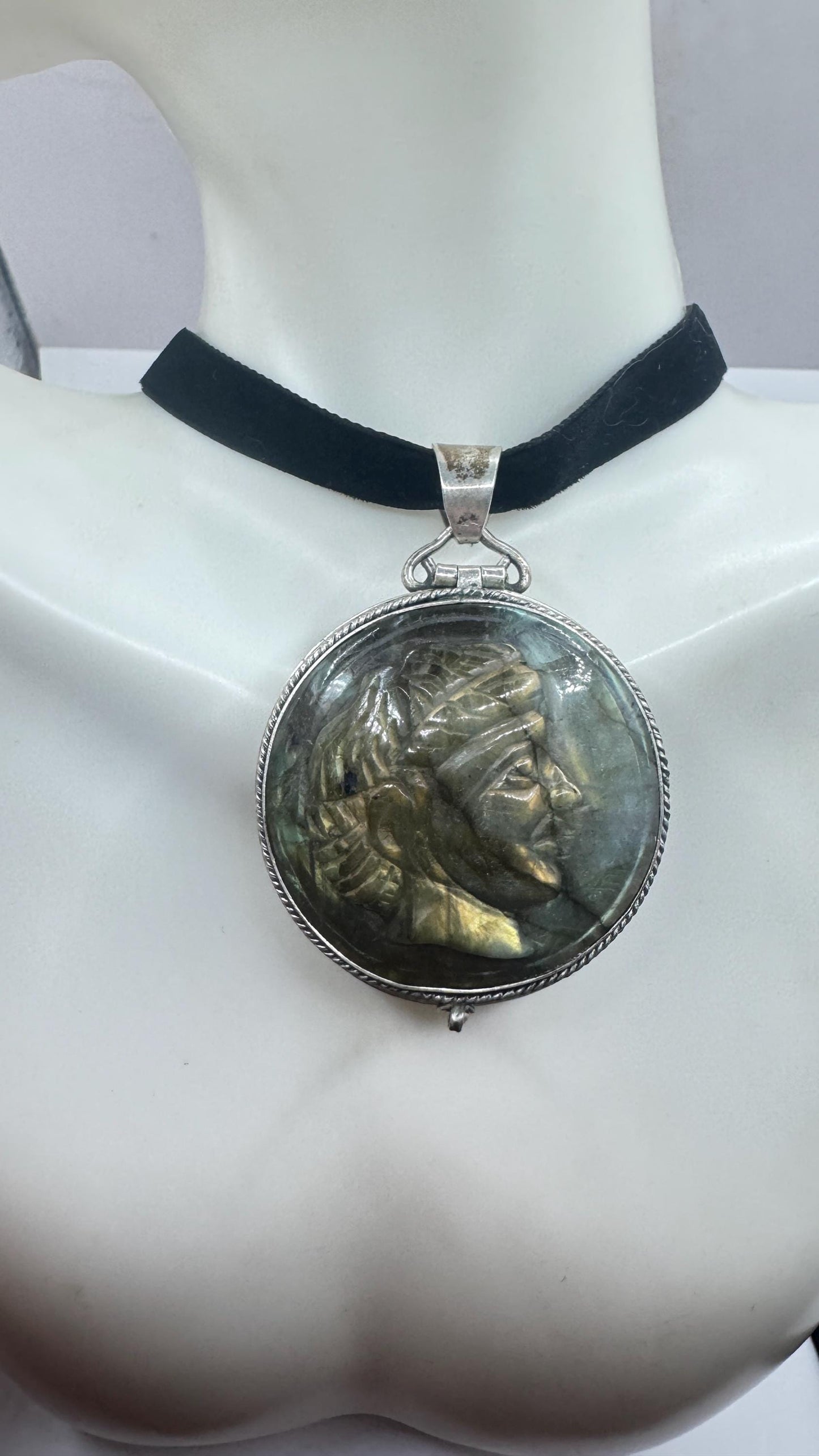 Vintage Silver Genuine Rainbow Labradorite Choker Black Velvet Necklace.
