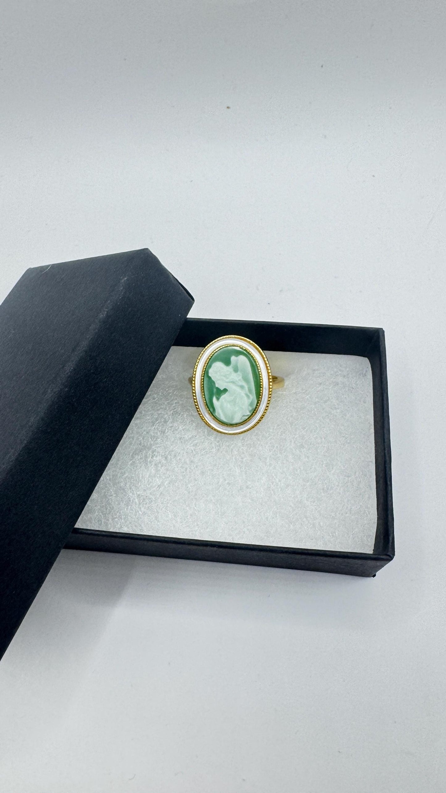 Vintage Green Onyx Angel Cameo Golden 925 Sterling Silver Cocktail Ring
