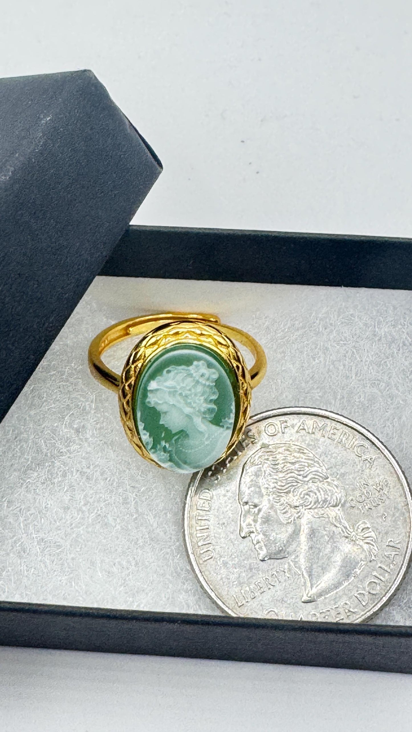 Vintage Green Onyx Cameo Golden 925 Sterling Silver Cocktail Ring