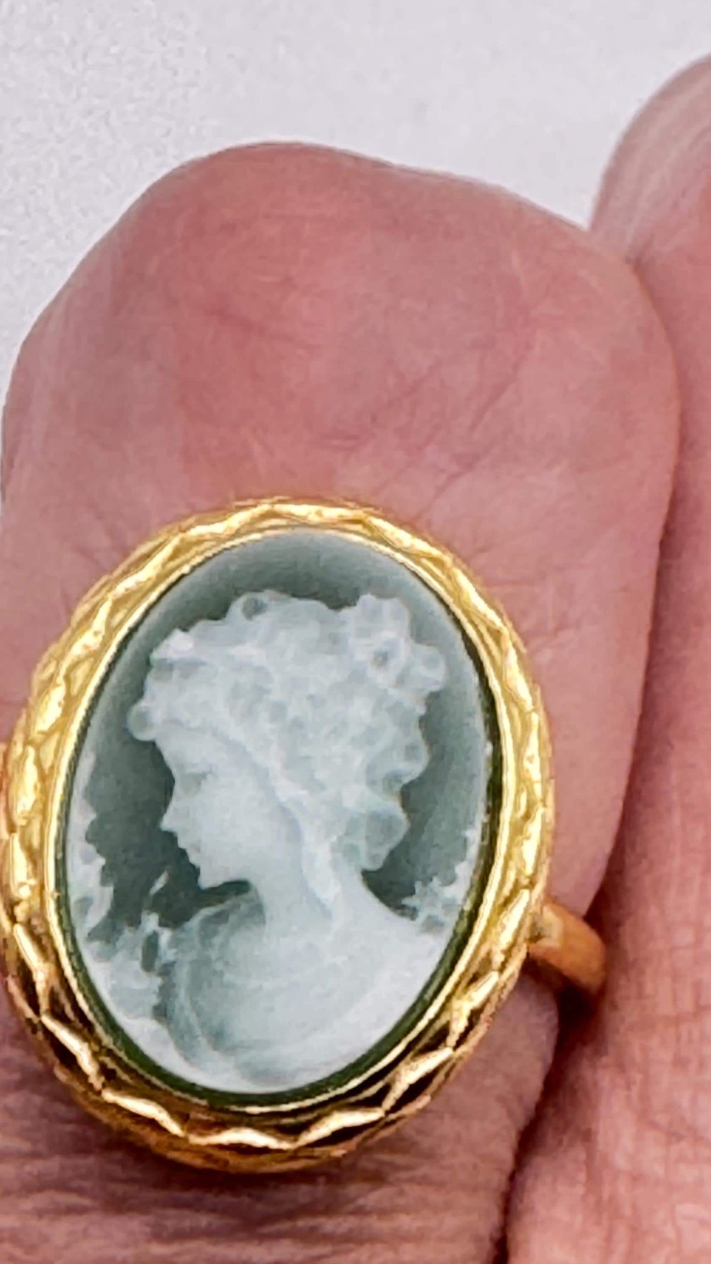 Vintage Green Onyx Cameo Golden 925 Sterling Silver Cocktail Ring