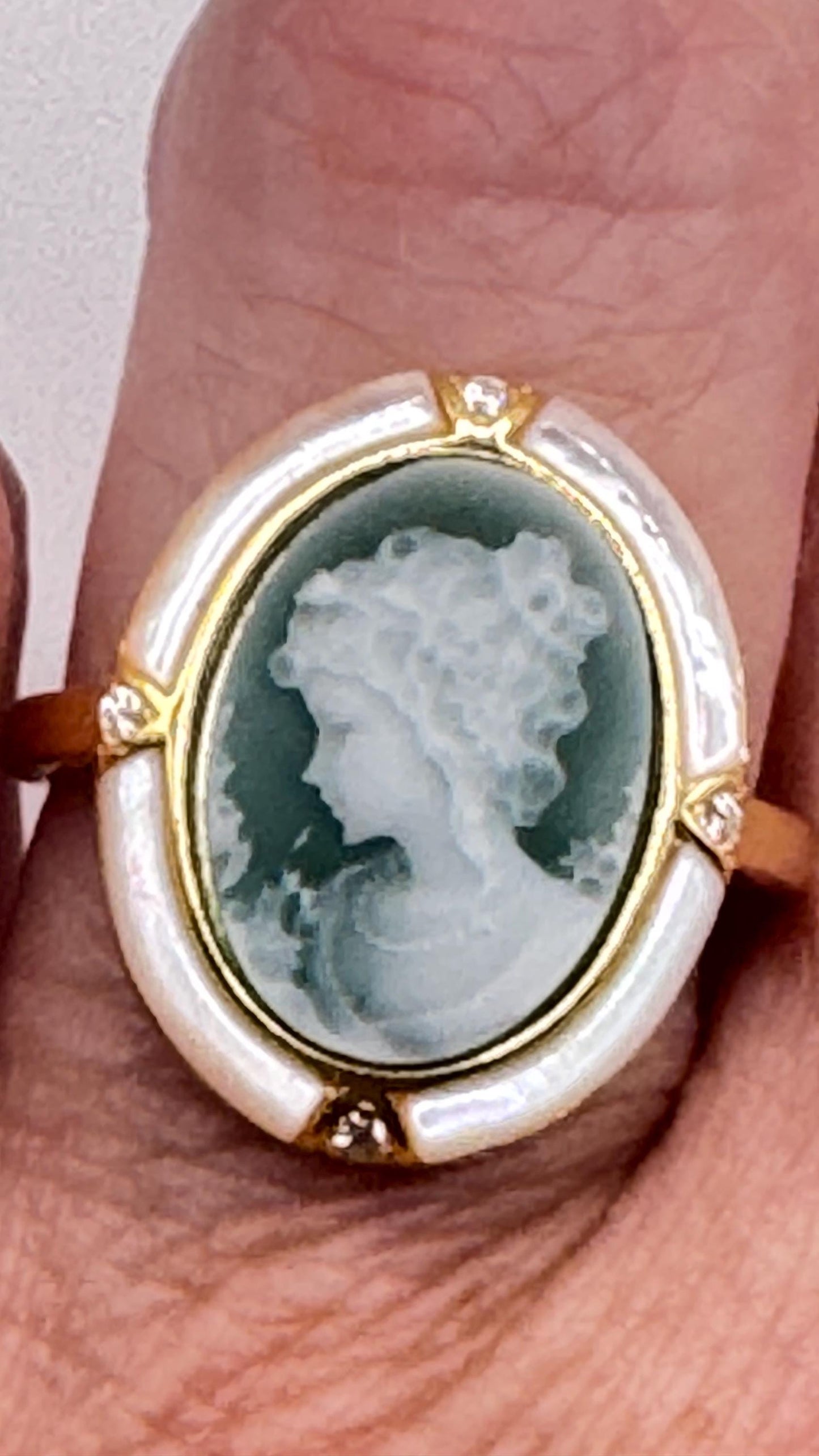 Vintage Green Onyx Cameo Golden 925 Sterling Silver Cocktail Ring