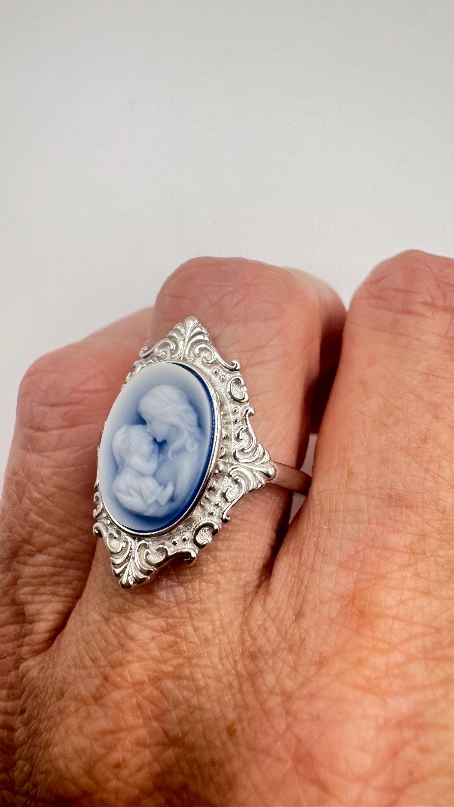 Vintage Blue Onyx Mother Cameo 925 Sterling Silver Cocktail Ring