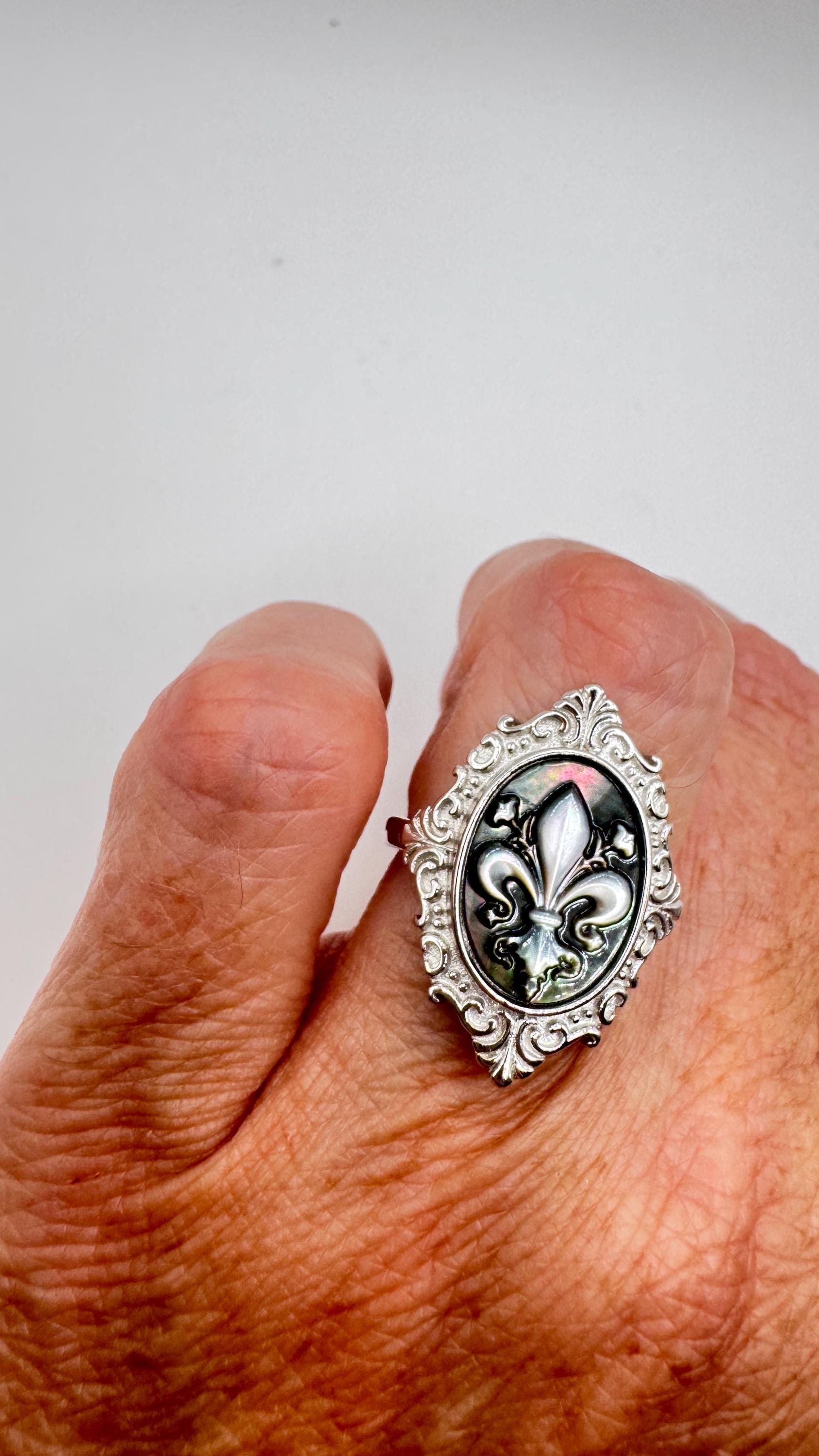 Vintage 3 graces Cameo 800 Silver Marcasite Cocktail Ring