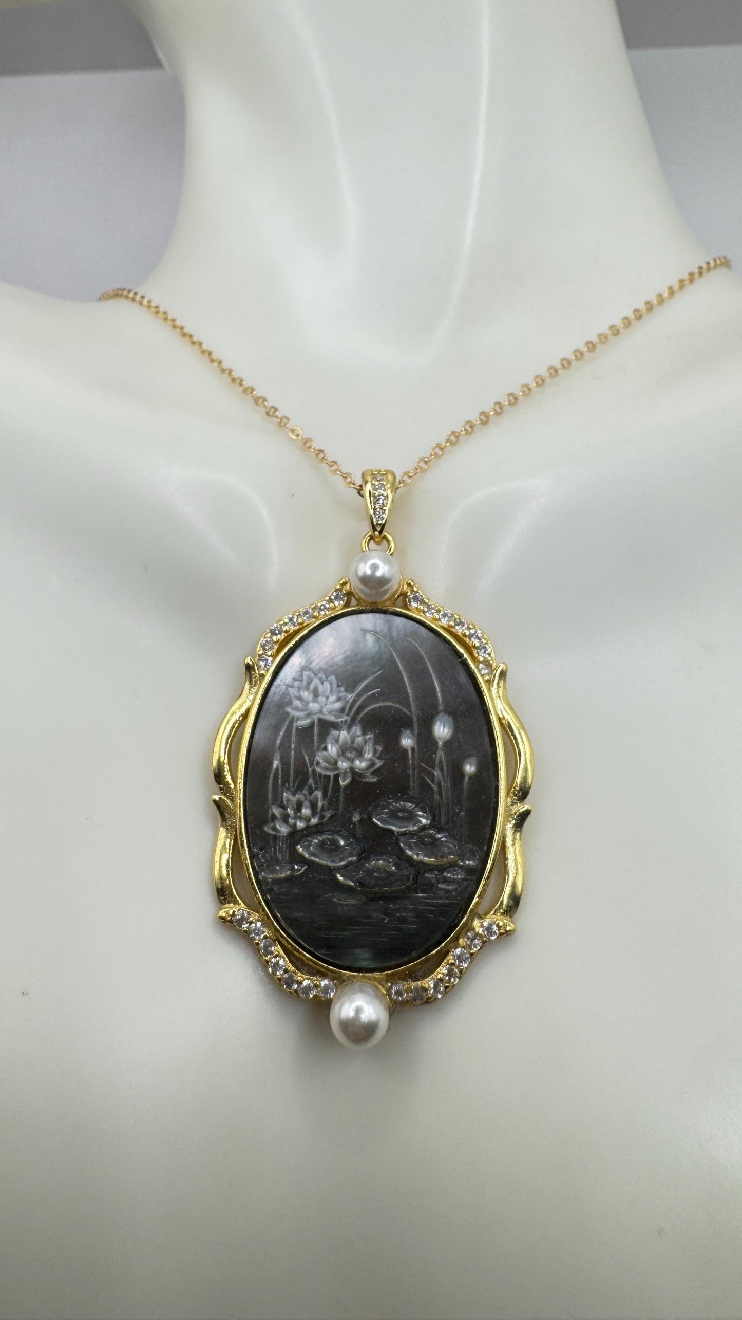 Vintage Lotus Flower Genuine Abalone Cameo Golden 925 Sterling Silver Necklace