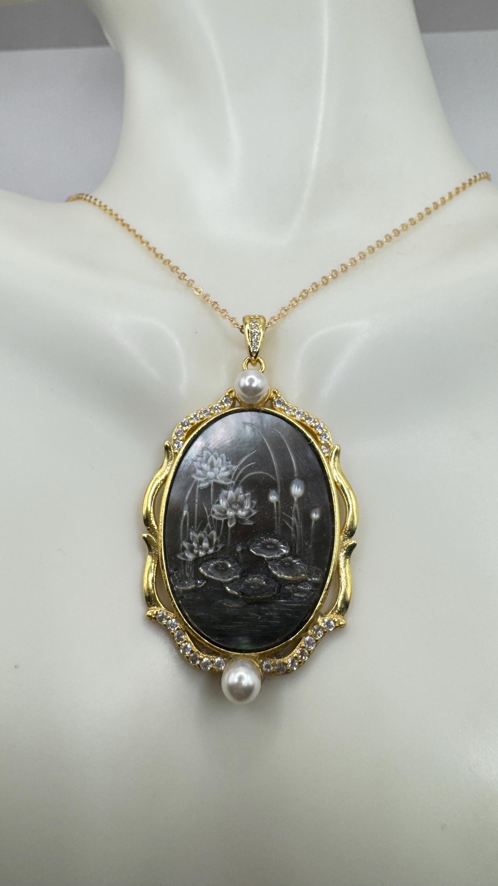 Vintage Lotus Flower Genuine Abalone Cameo Golden 925 Sterling Silver Necklace