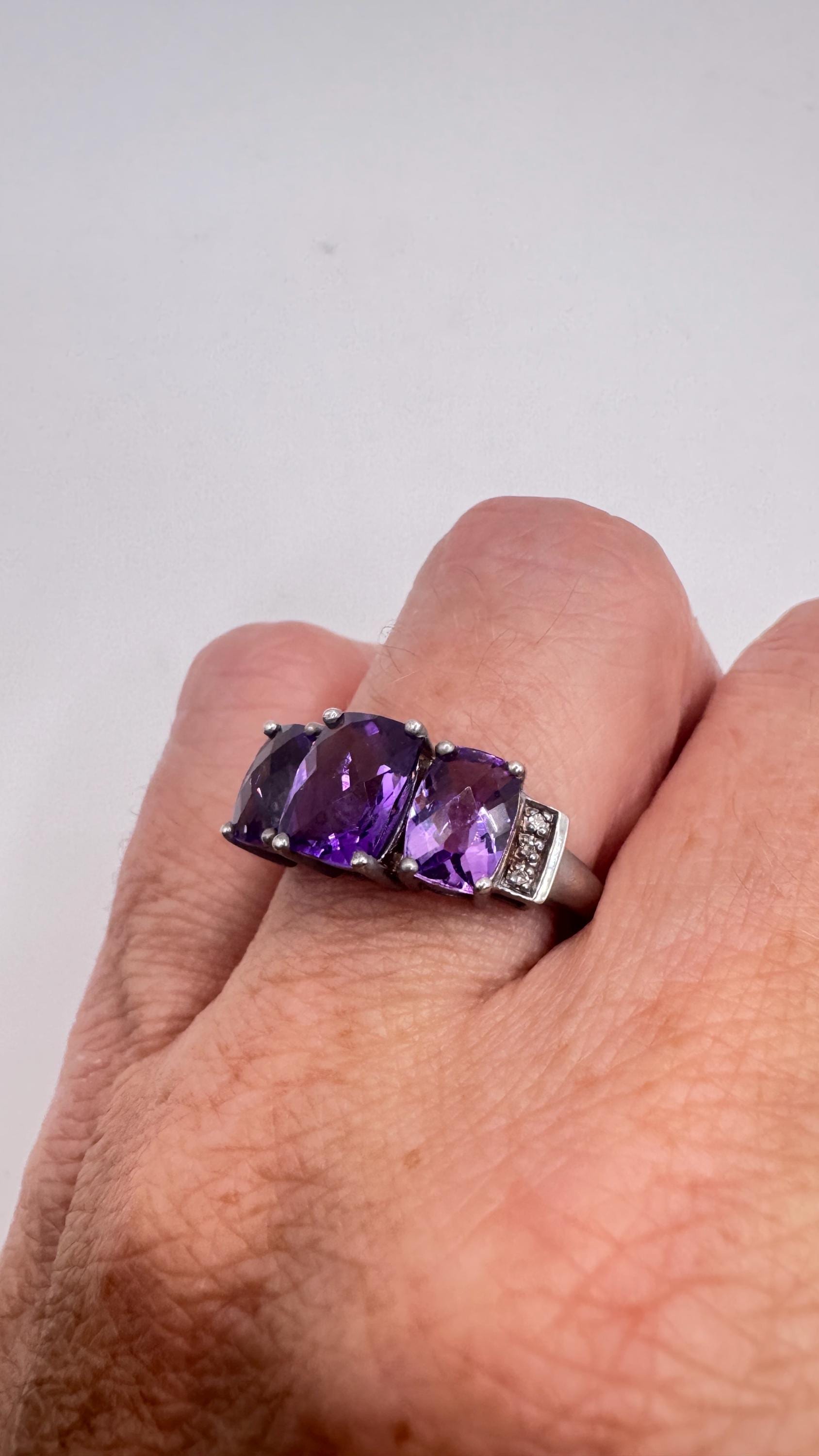 Vintage Purple Amethyst Ring in 925 Sterling Silver