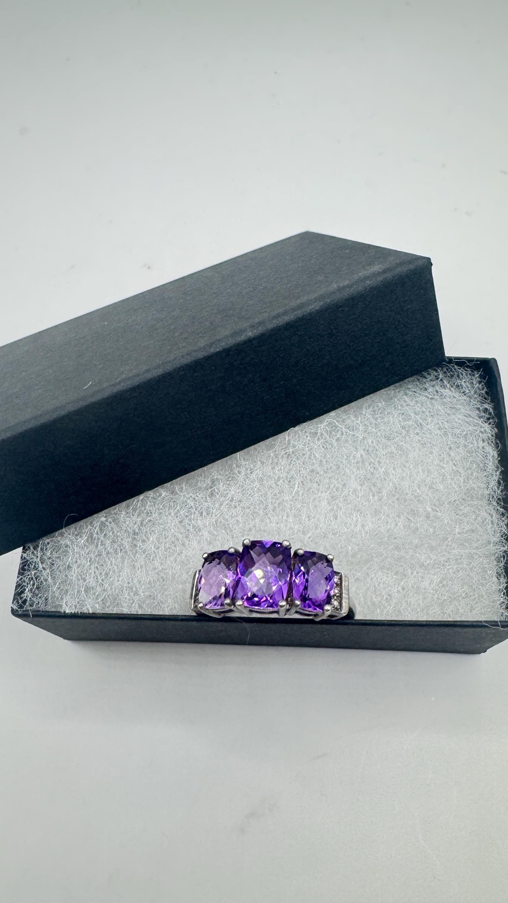 Vintage Purple Amethyst Ring in 925 Sterling Silver