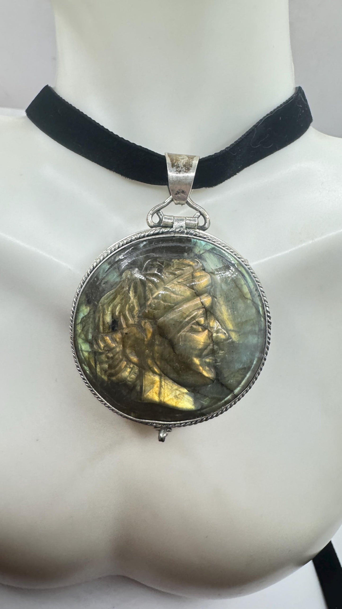 Vintage Silver Genuine Rainbow Labradorite Choker Black Velvet Necklace.