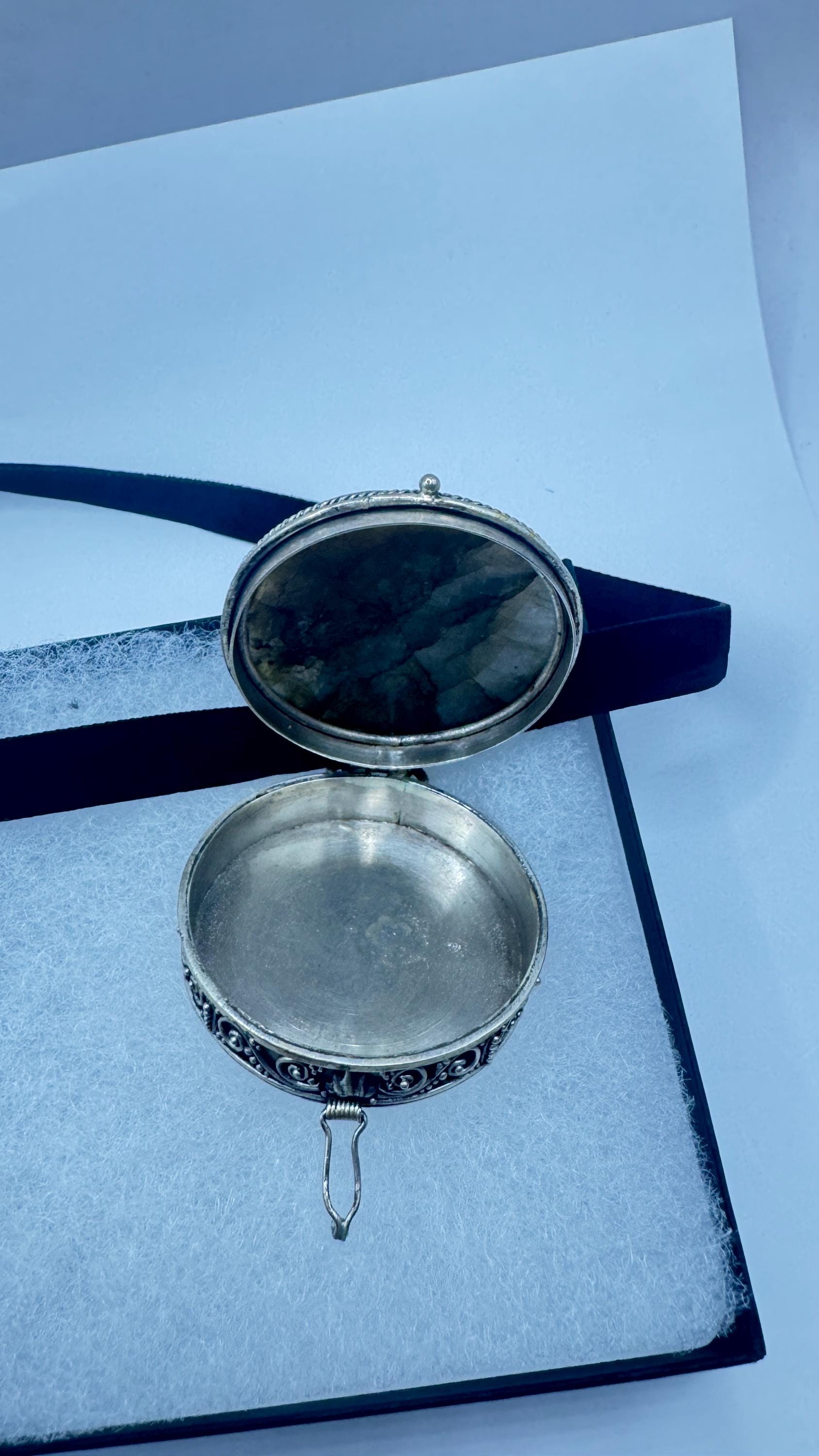 Vintage Silver Genuine Rainbow Labradorite Choker Black Velvet Necklace.