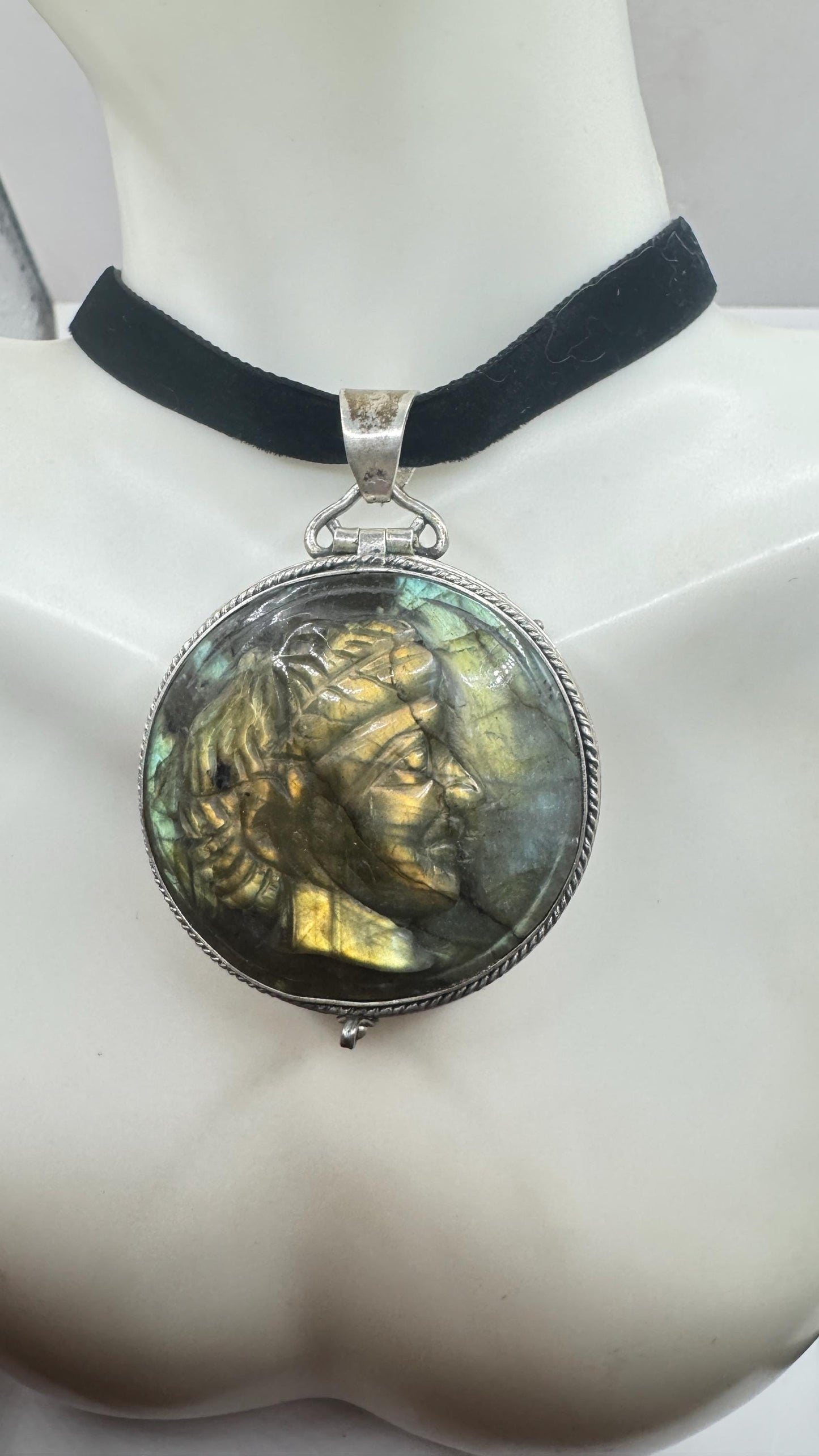 Vintage Silver Genuine Rainbow Labradorite Choker Black Velvet Necklace.