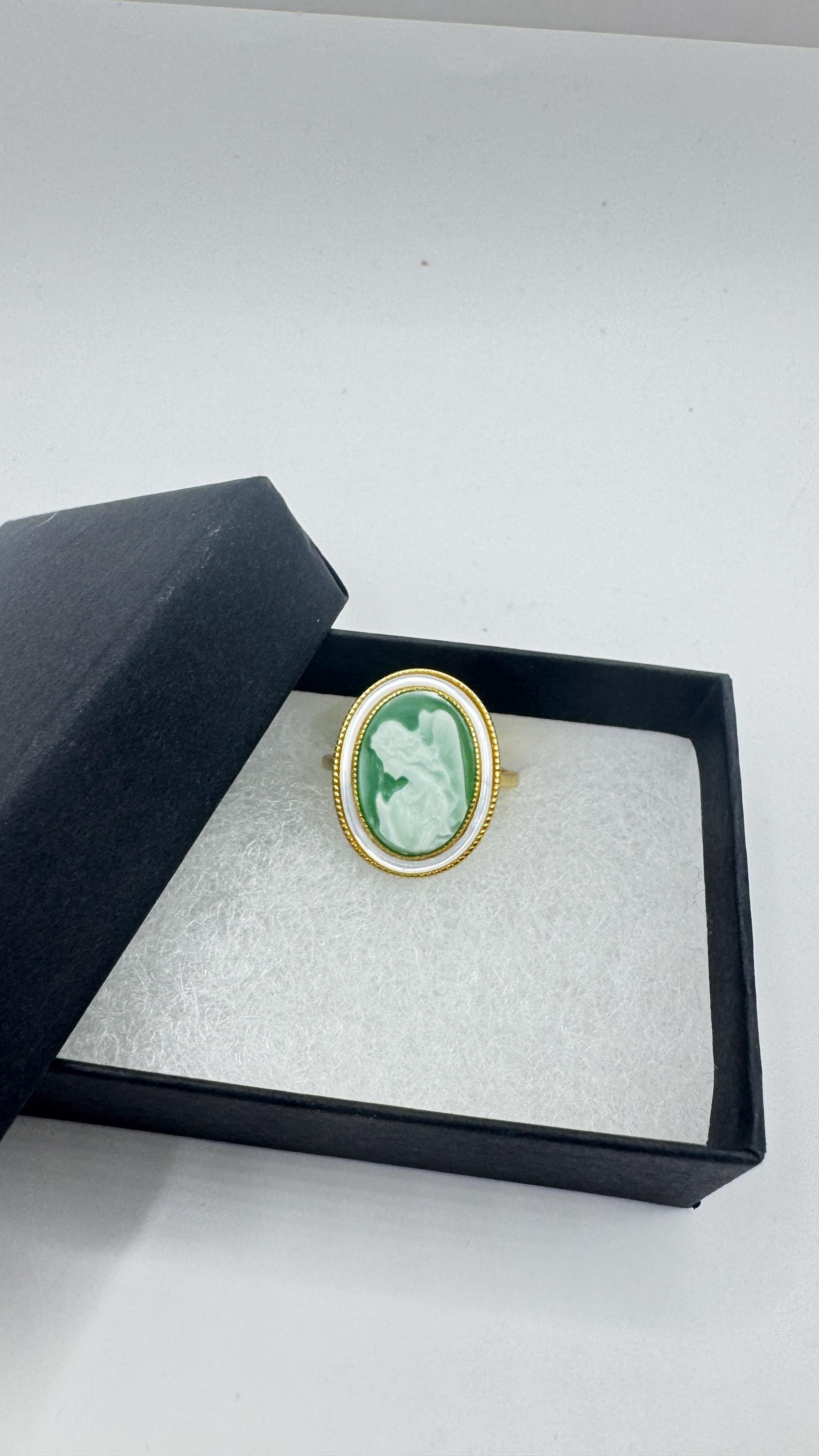 Vintage Green Onyx Angel Cameo Golden 925 Sterling Silver Cocktail Ring