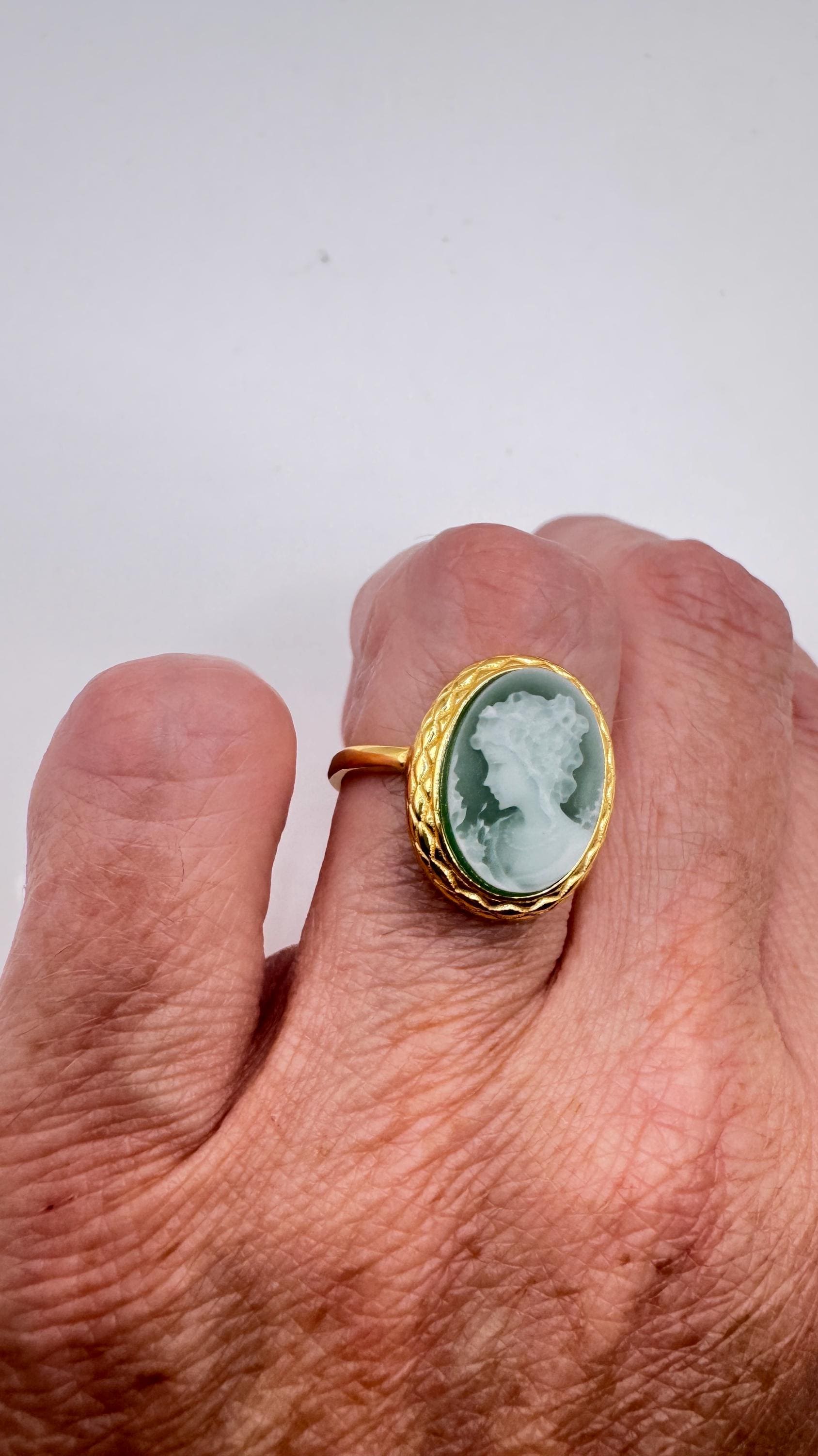 Vintage Green Onyx Cameo Golden 925 Sterling Silver Cocktail Ring