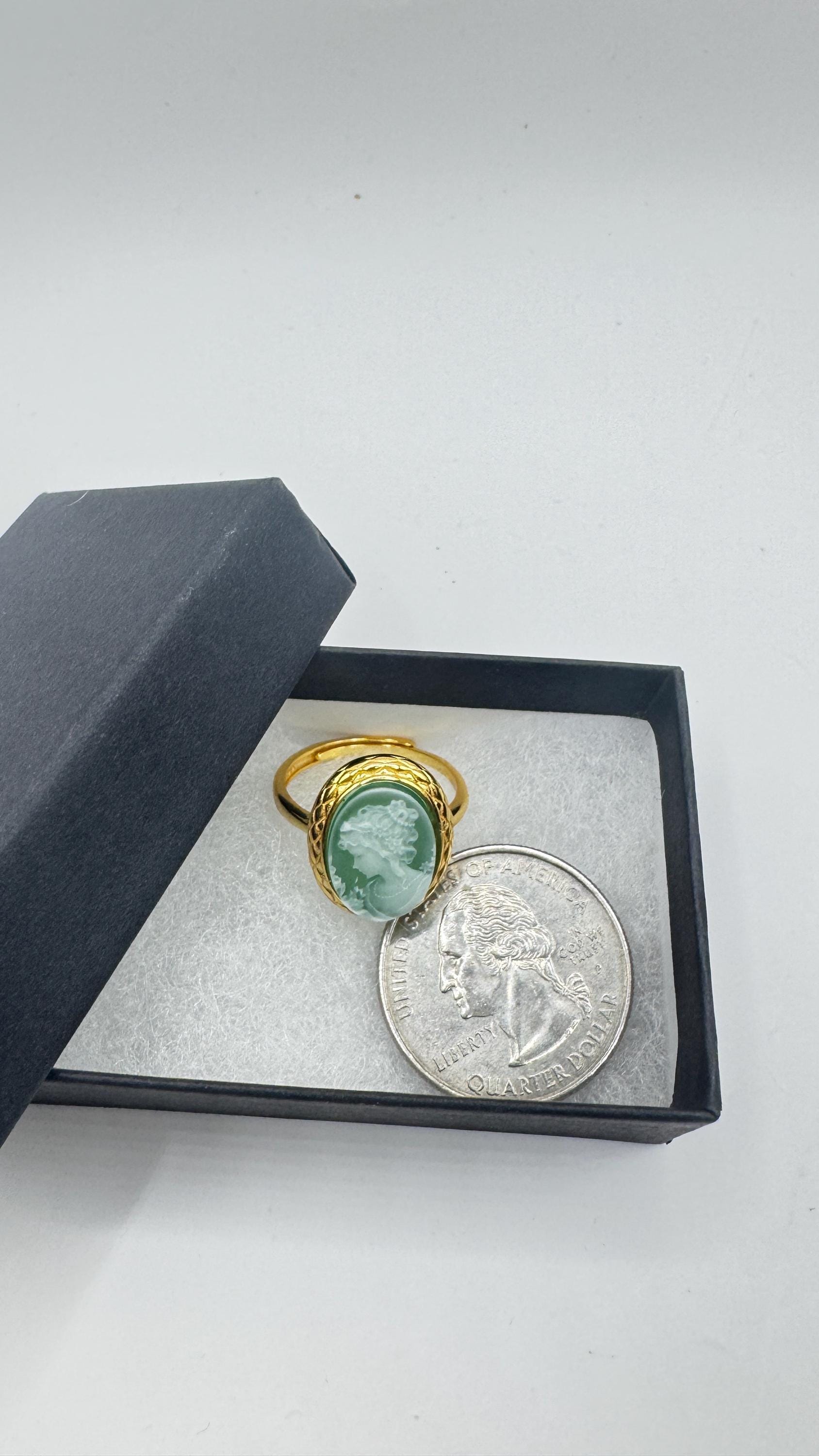 Vintage Green Onyx Cameo Golden 925 Sterling Silver Cocktail Ring
