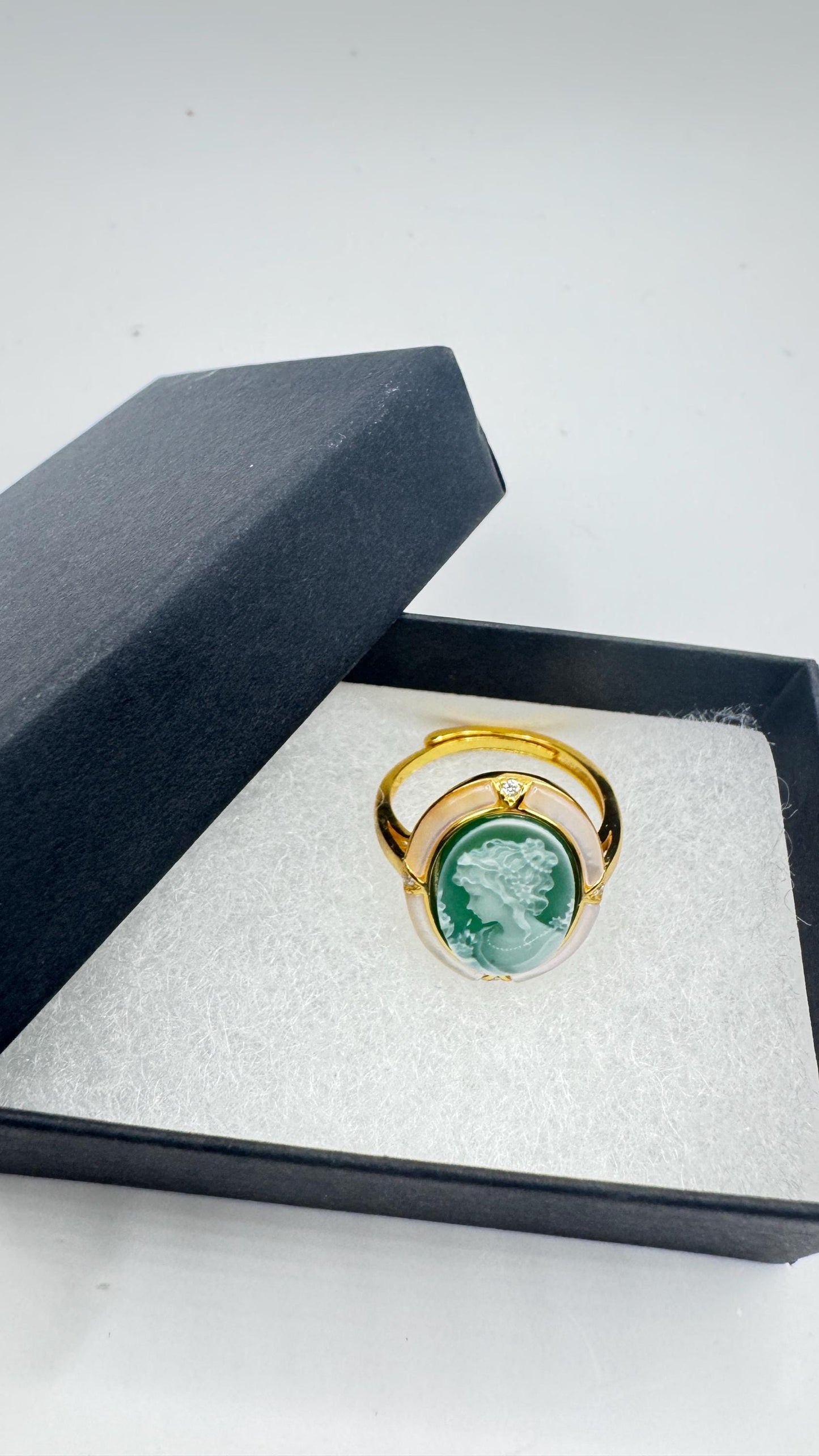 Vintage Green Onyx Cameo Golden 925 Sterling Silver Cocktail Ring