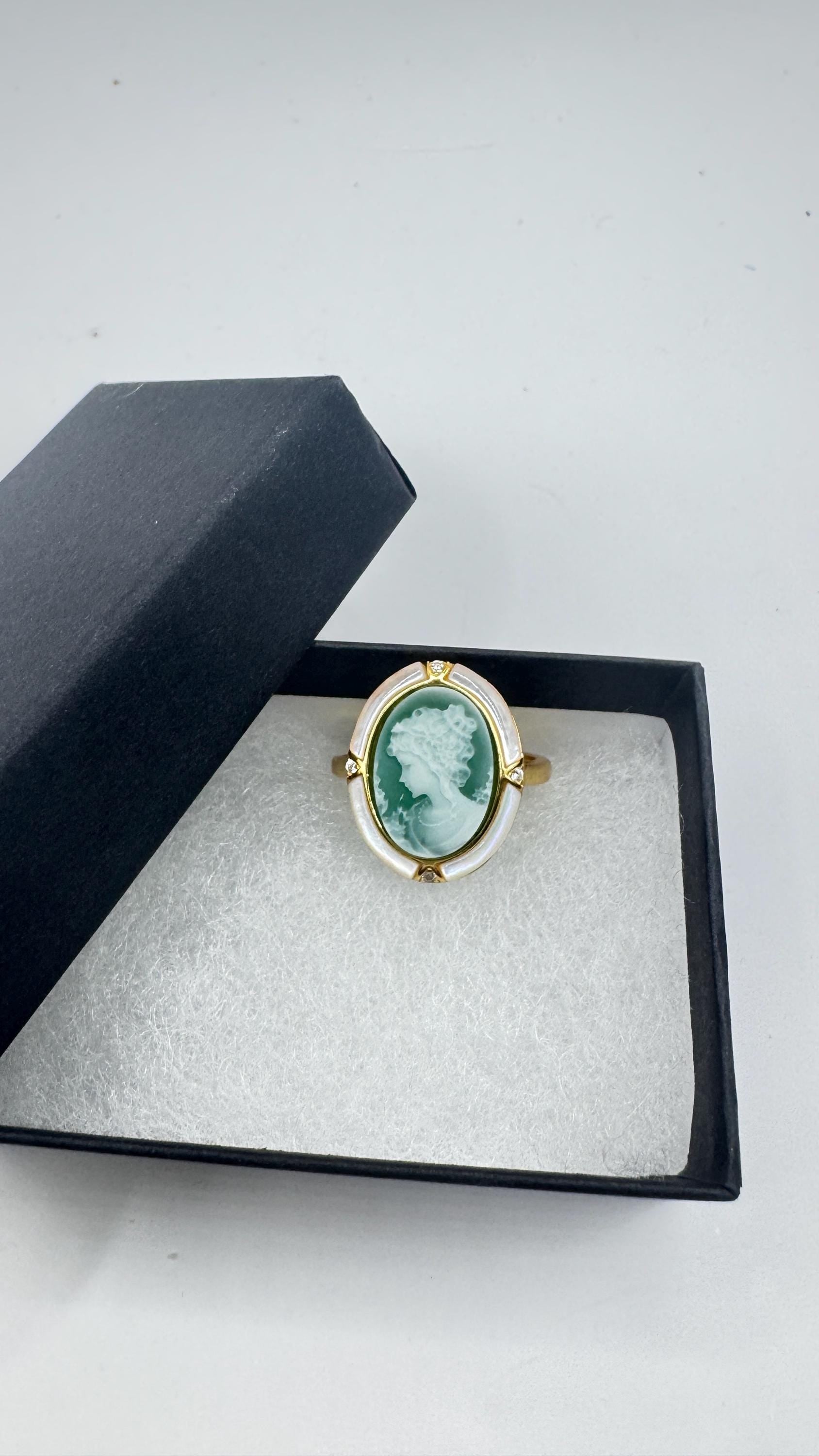 Vintage Green Onyx Cameo Golden 925 Sterling Silver Cocktail Ring