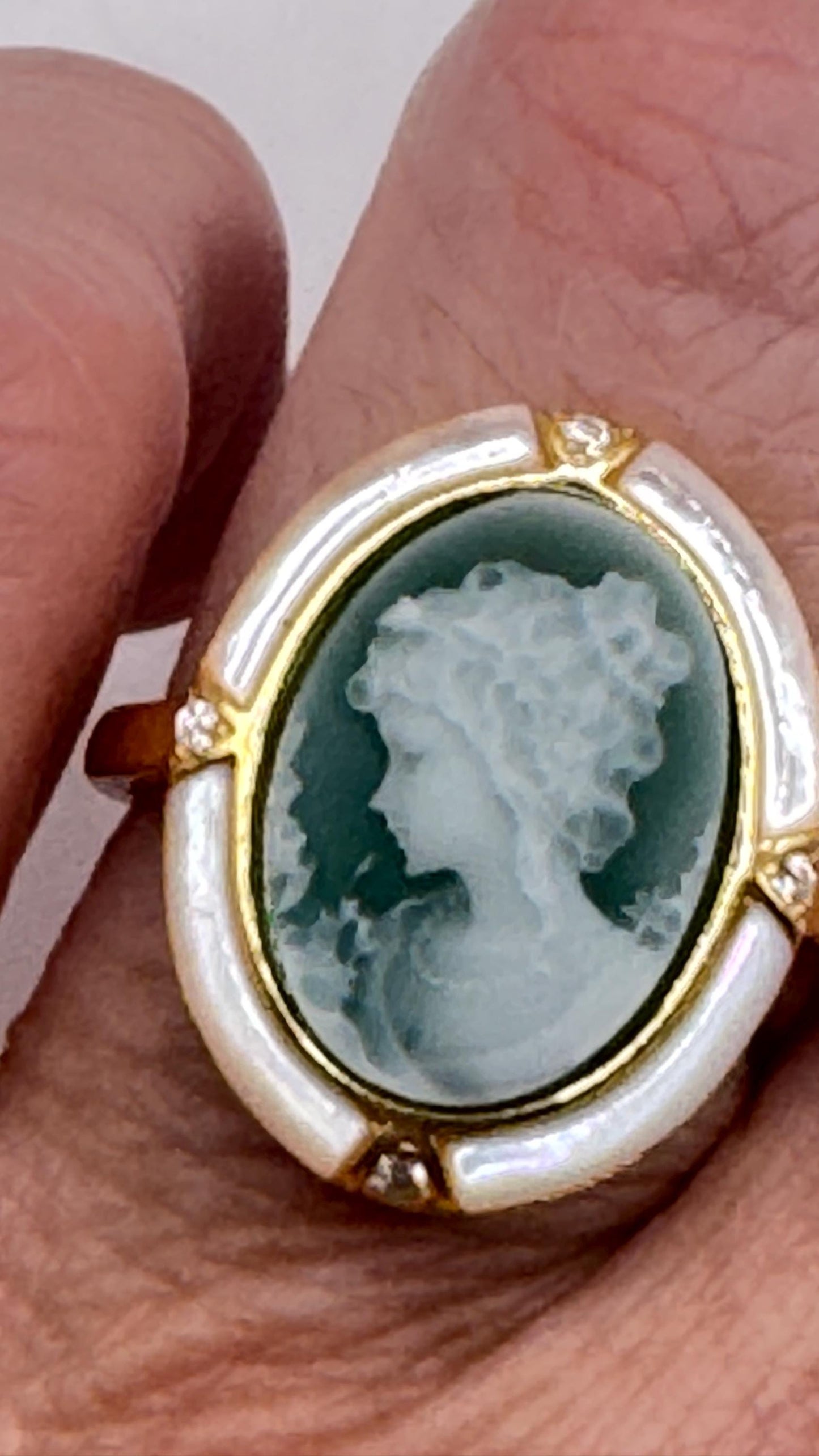Vintage Green Onyx Cameo Golden 925 Sterling Silver Cocktail Ring