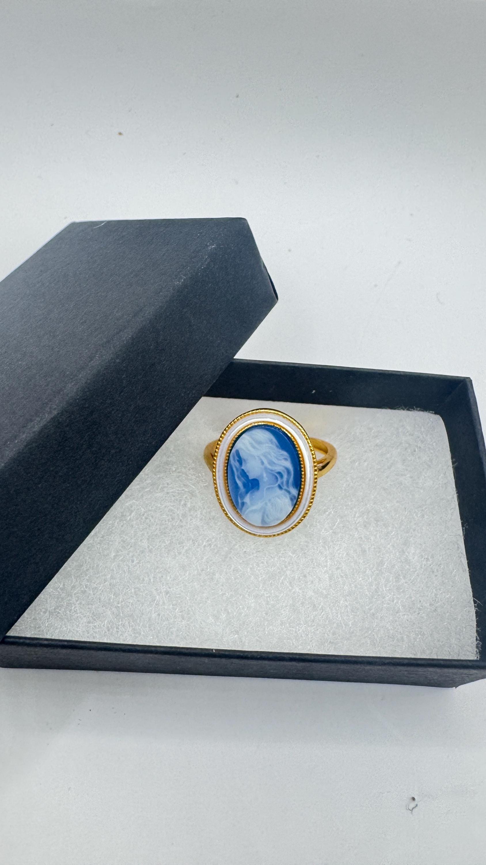 Vintage Blue Onyx Cameo Golden 925 Sterling Silver Cocktail Ring
