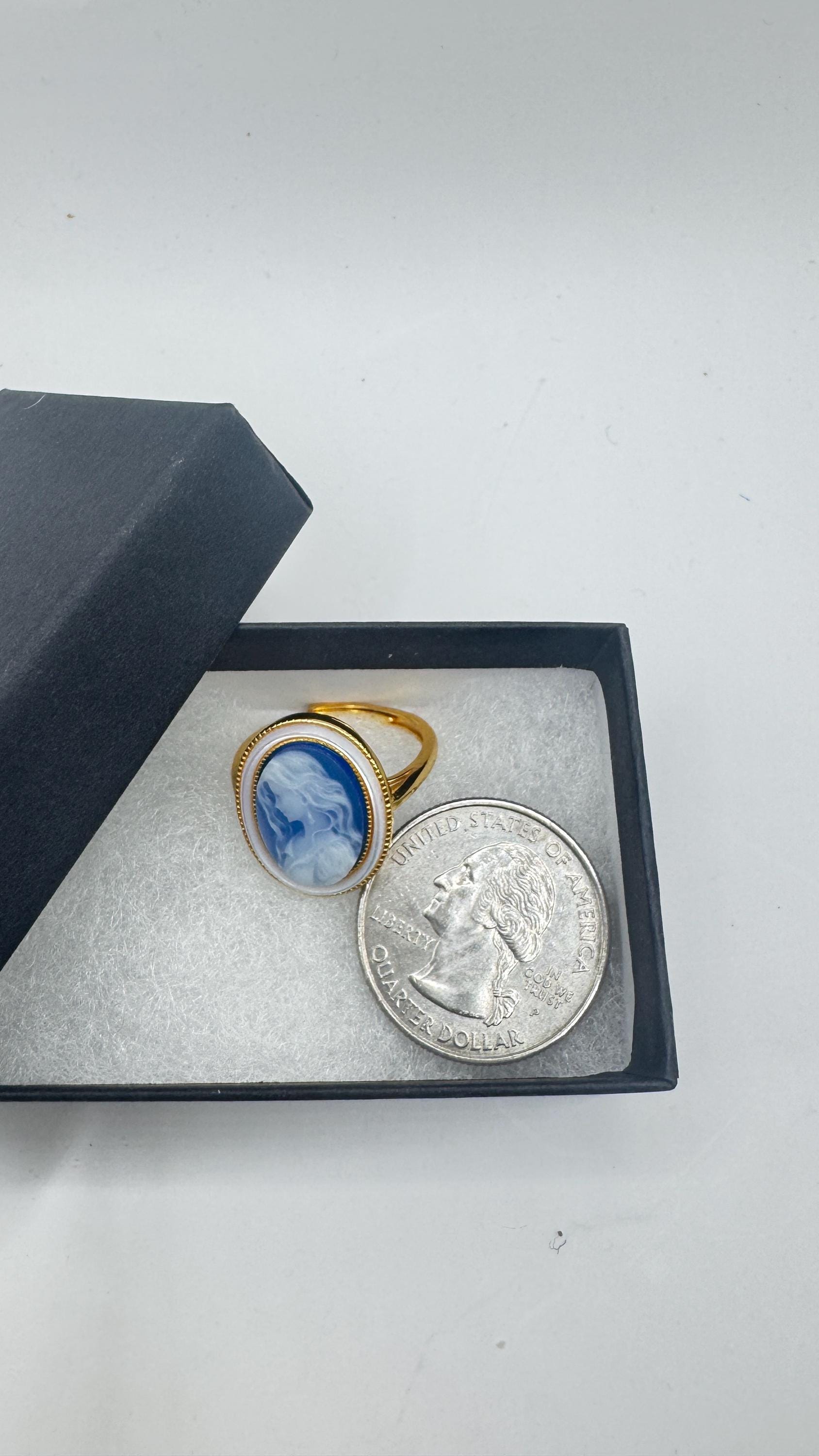 Vintage Blue Onyx Cameo Golden 925 Sterling Silver Cocktail Ring