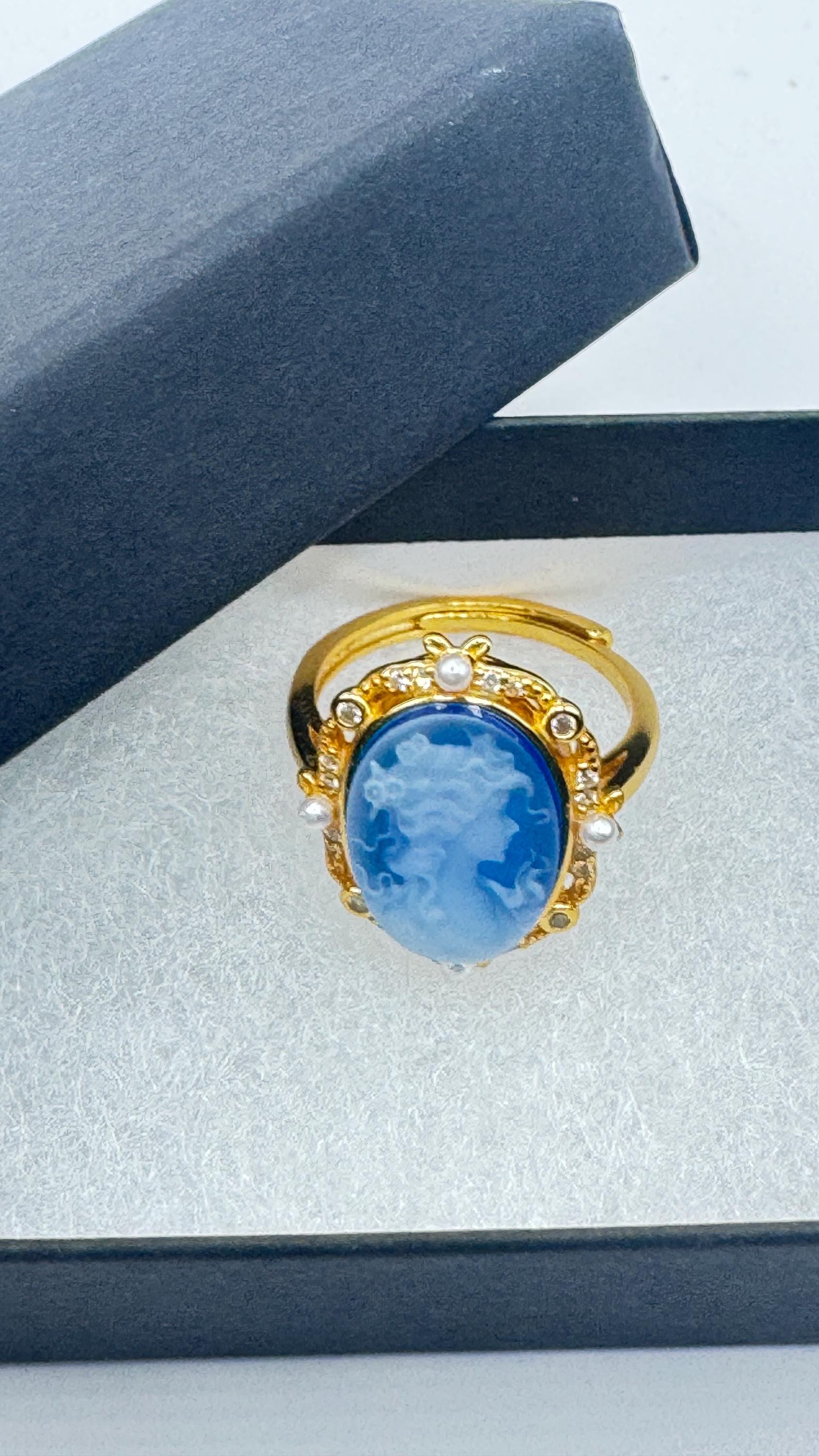 Vintage Blue Onyx Cameo Golden 925 Sterling Silver Cocktail Ring