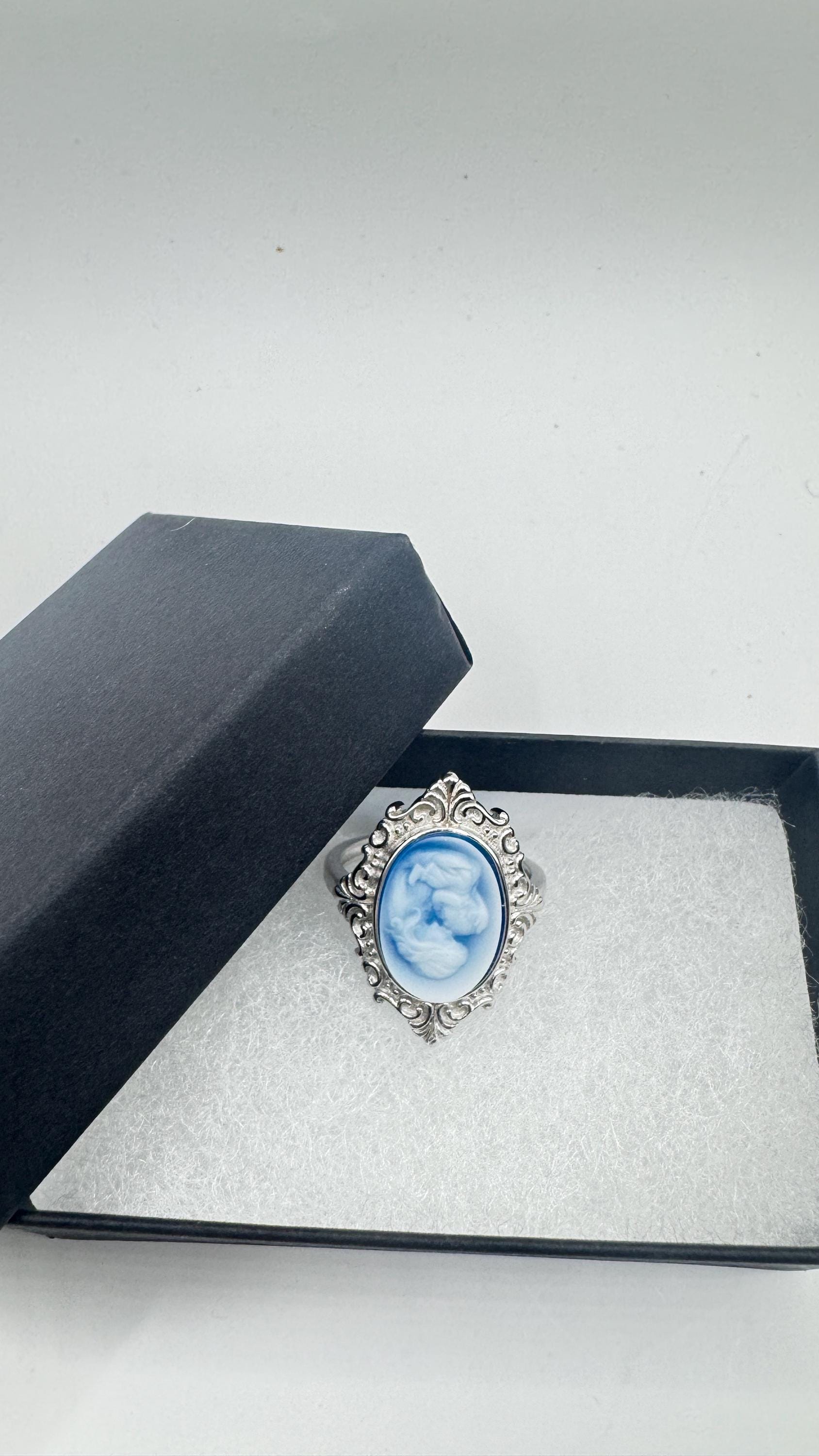 Vintage Blue Onyx Mother Cameo 925 Sterling Silver Cocktail Ring