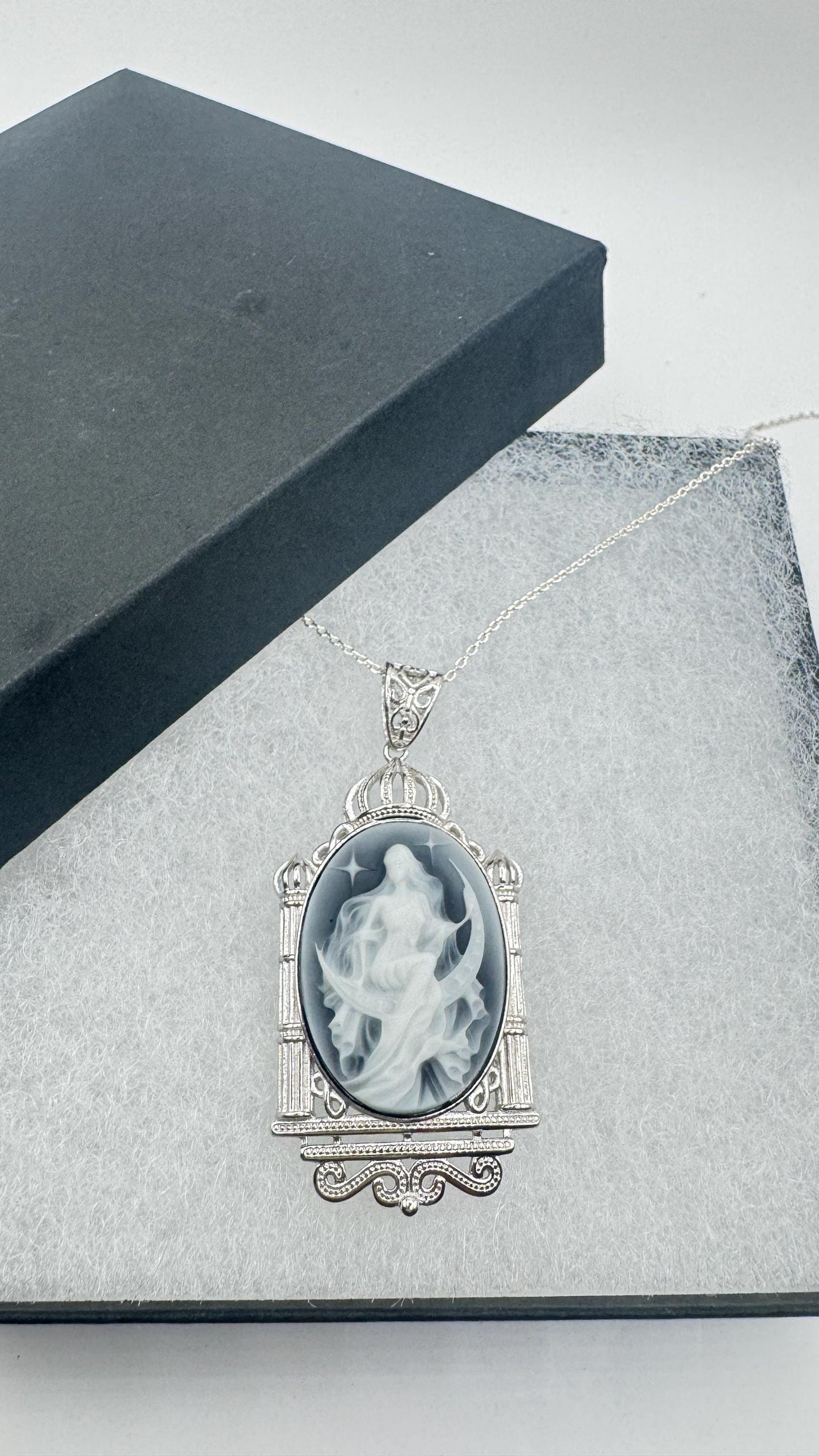 Vintage Moon Goddess Genuine Black Onyx Cameo 925 Sterling Silver Necklace