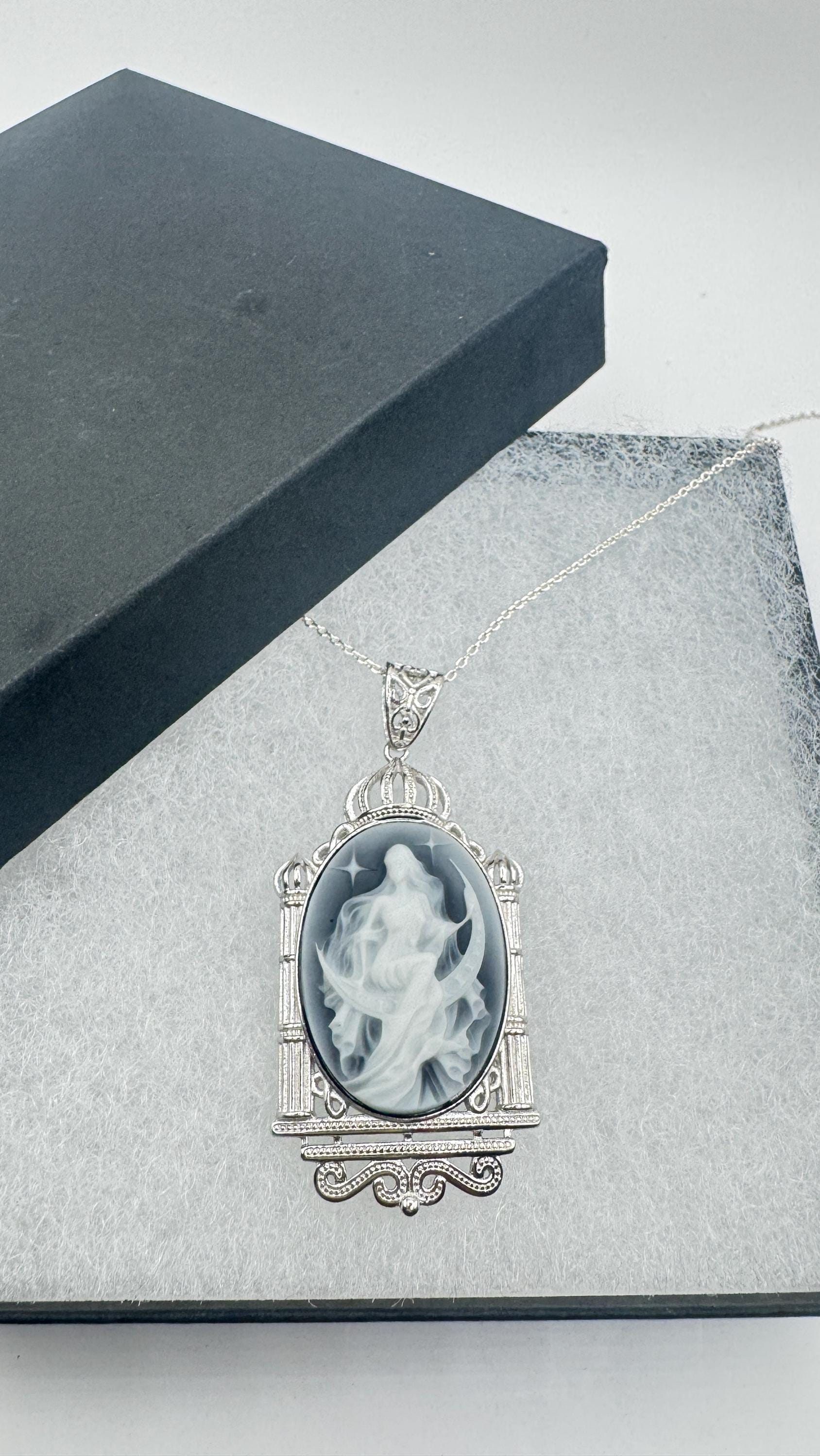 Vintage Moon Goddess Genuine Black Onyx Cameo 925 Sterling Silver Necklace