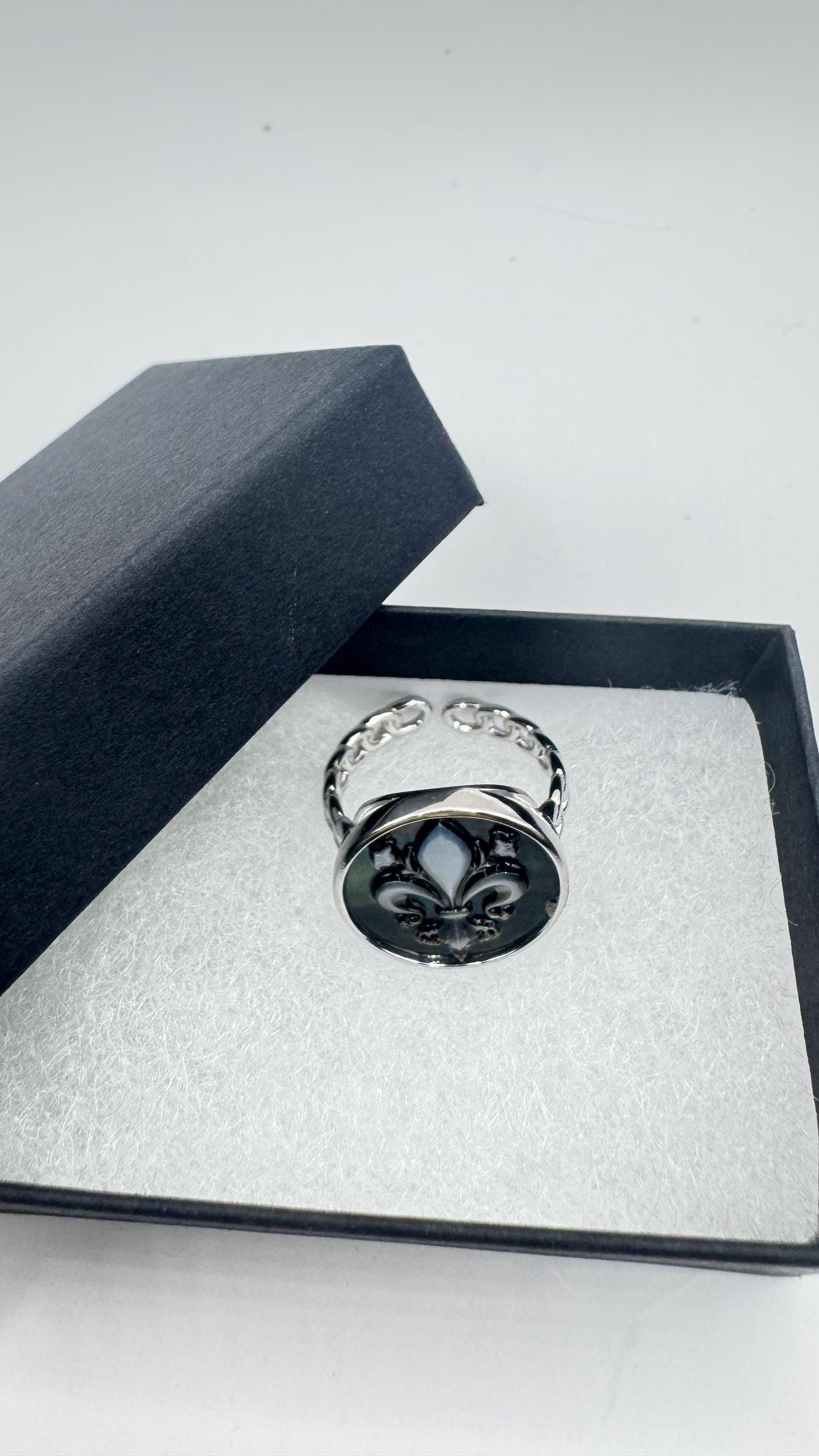 Vintage Fluer de Les Adalone Cameo 925 Sterling Silver Ring
