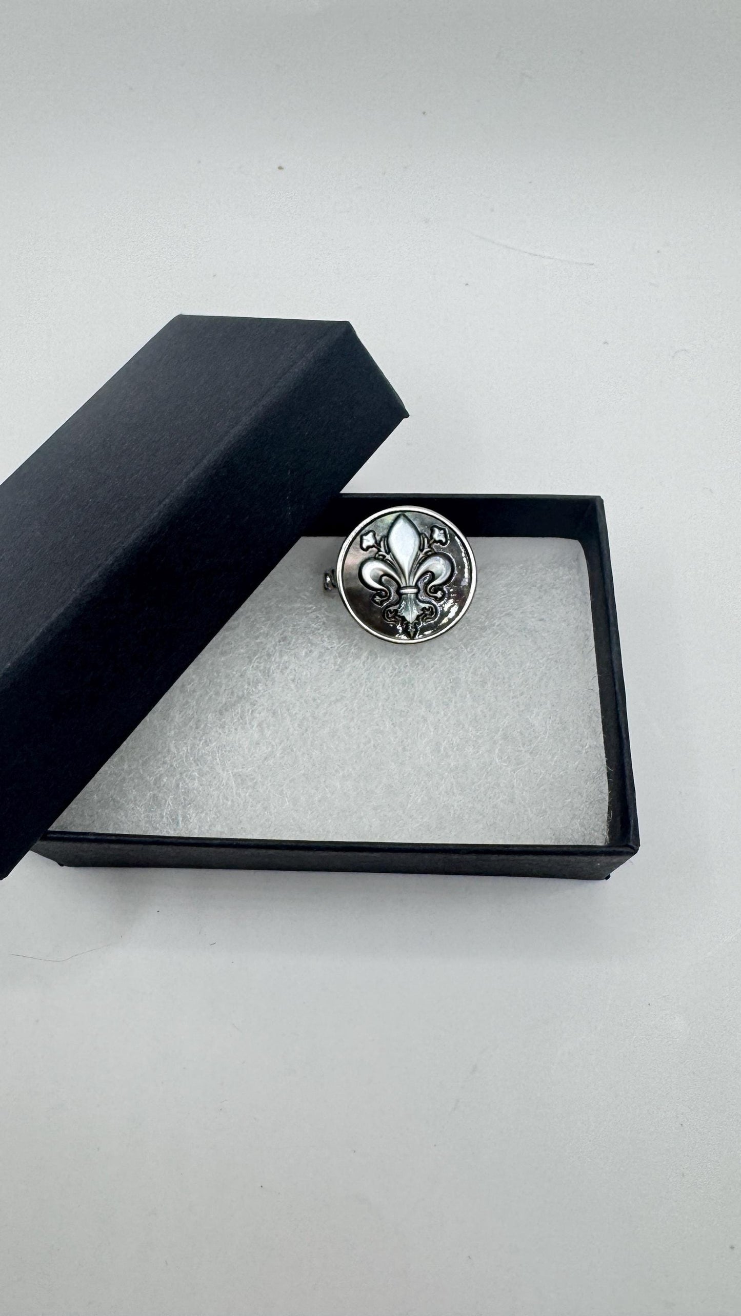 Vintage Fluer de Les Adalone Cameo 925 Sterling Silver Ring