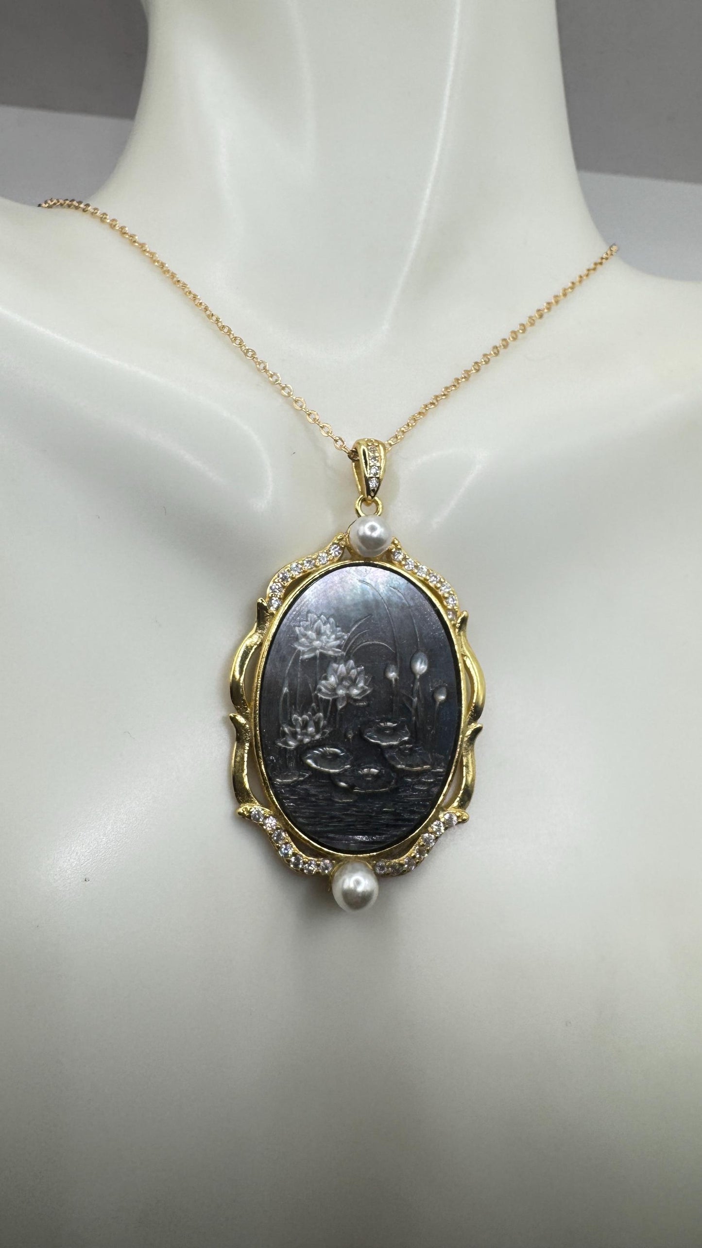Vintage Lotus Flower Genuine Abalone Cameo Golden 925 Sterling Silver Necklace