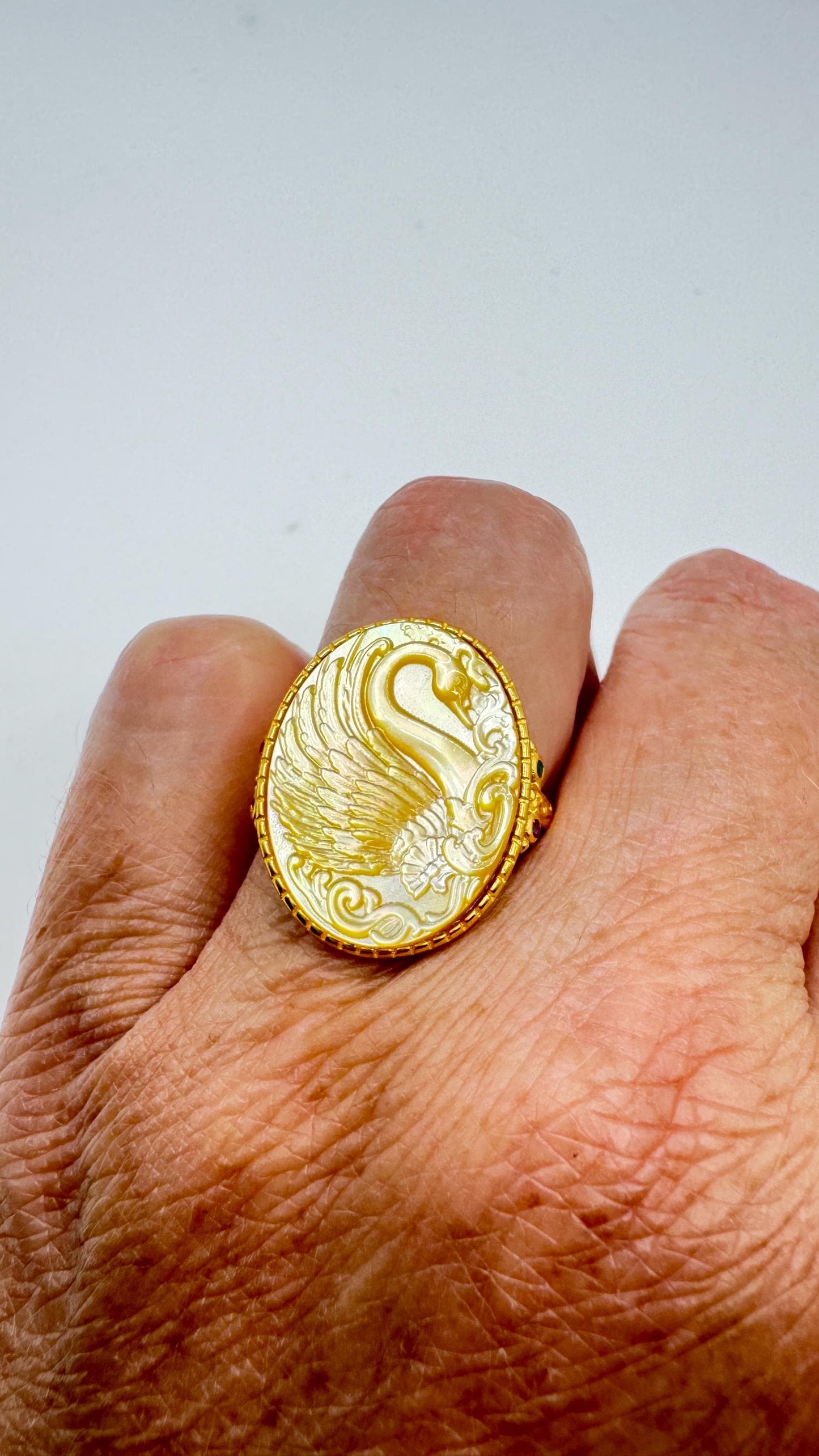 Vintage Swan Abalone Cameo Golden 925 Sterling Silver Ring