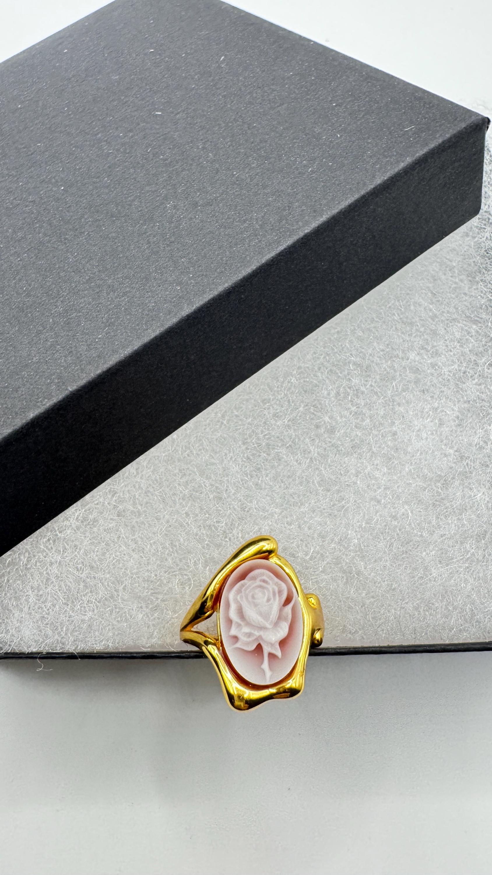 Vintage Red Onyx Rose Cameo Golden 925 Sterling Silver Cocktail Ring