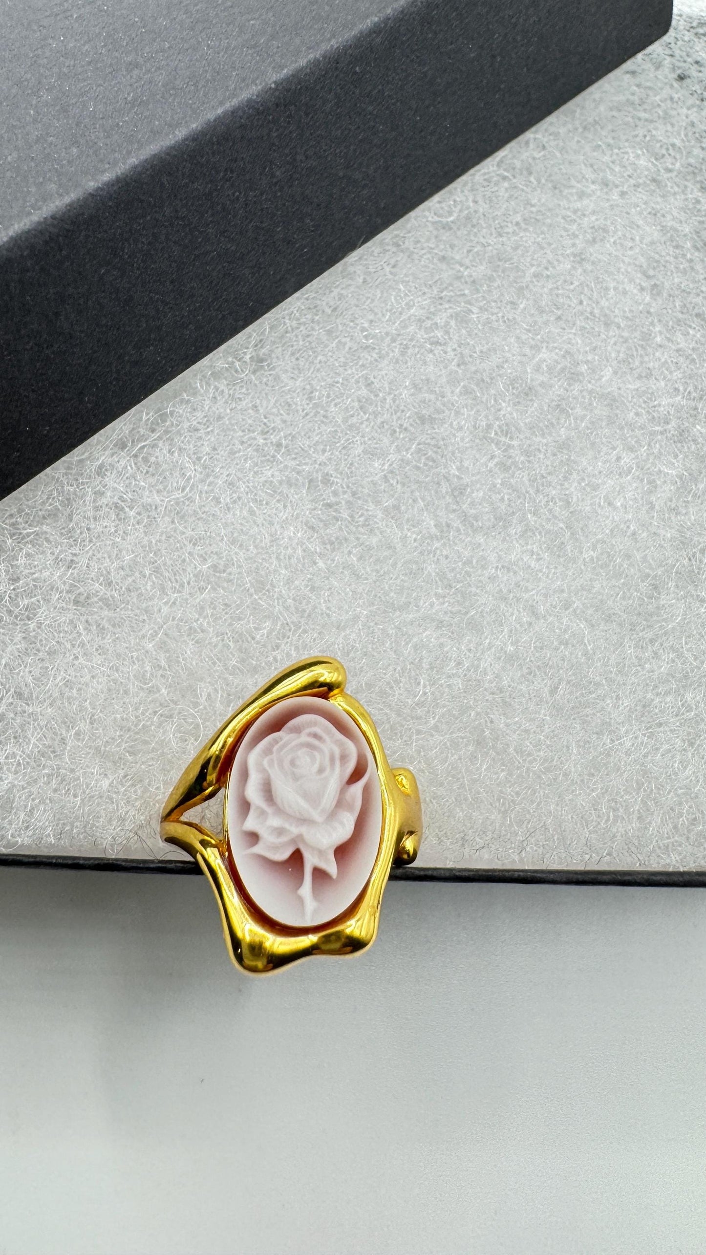 Vintage Red Onyx Rose Cameo Golden 925 Sterling Silver Cocktail Ring