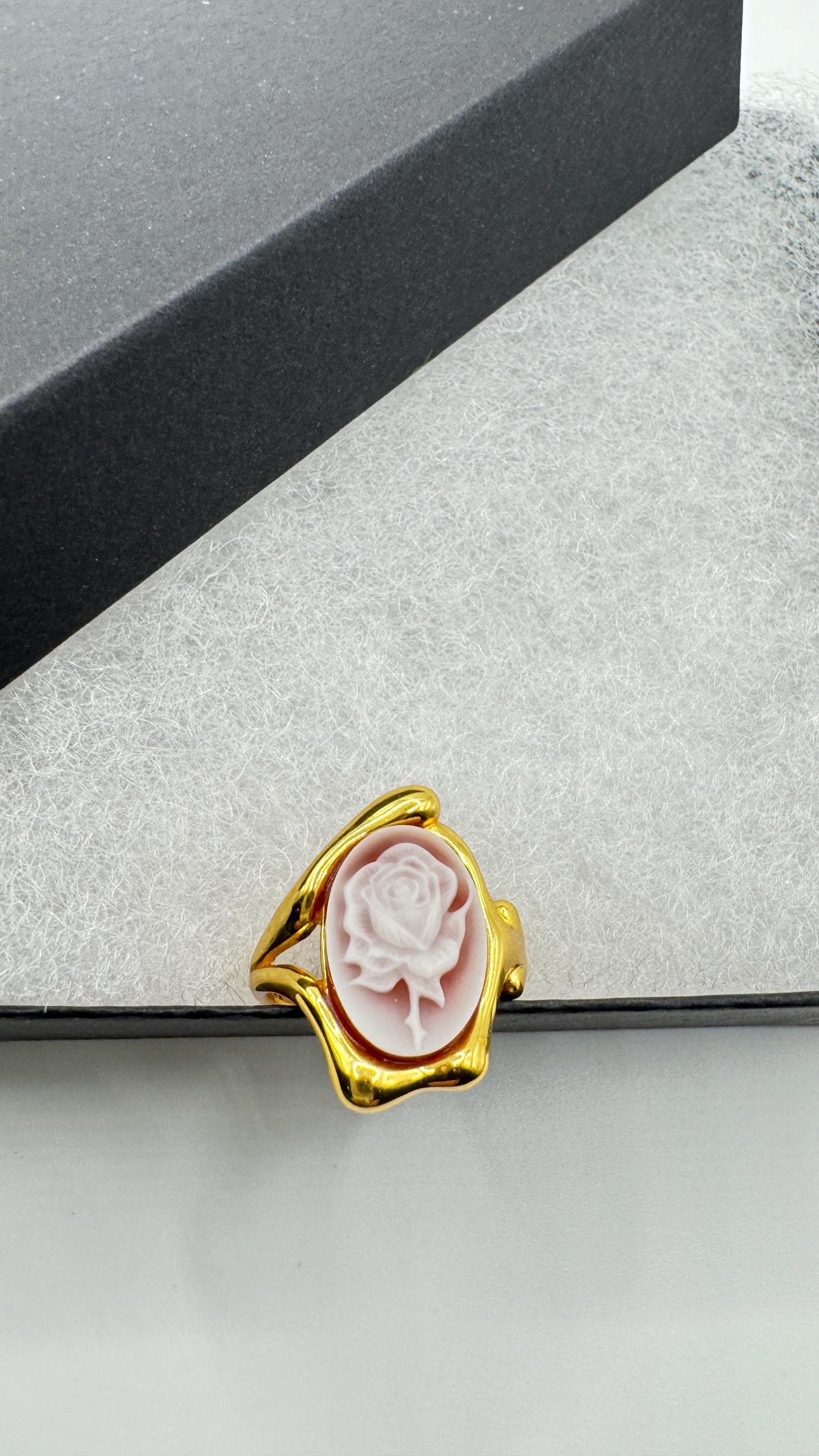 Vintage Red Onyx Rose Cameo Golden 925 Sterling Silver Cocktail Ring
