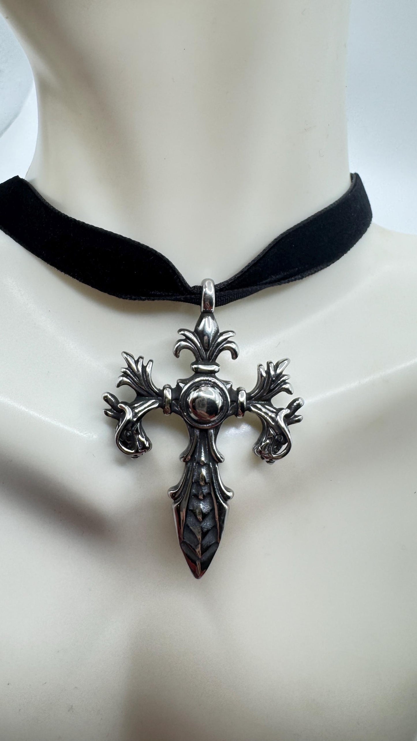 Vintage Celtic Silver Stainless Steel Cross Pendant Necklace Velvet Choker