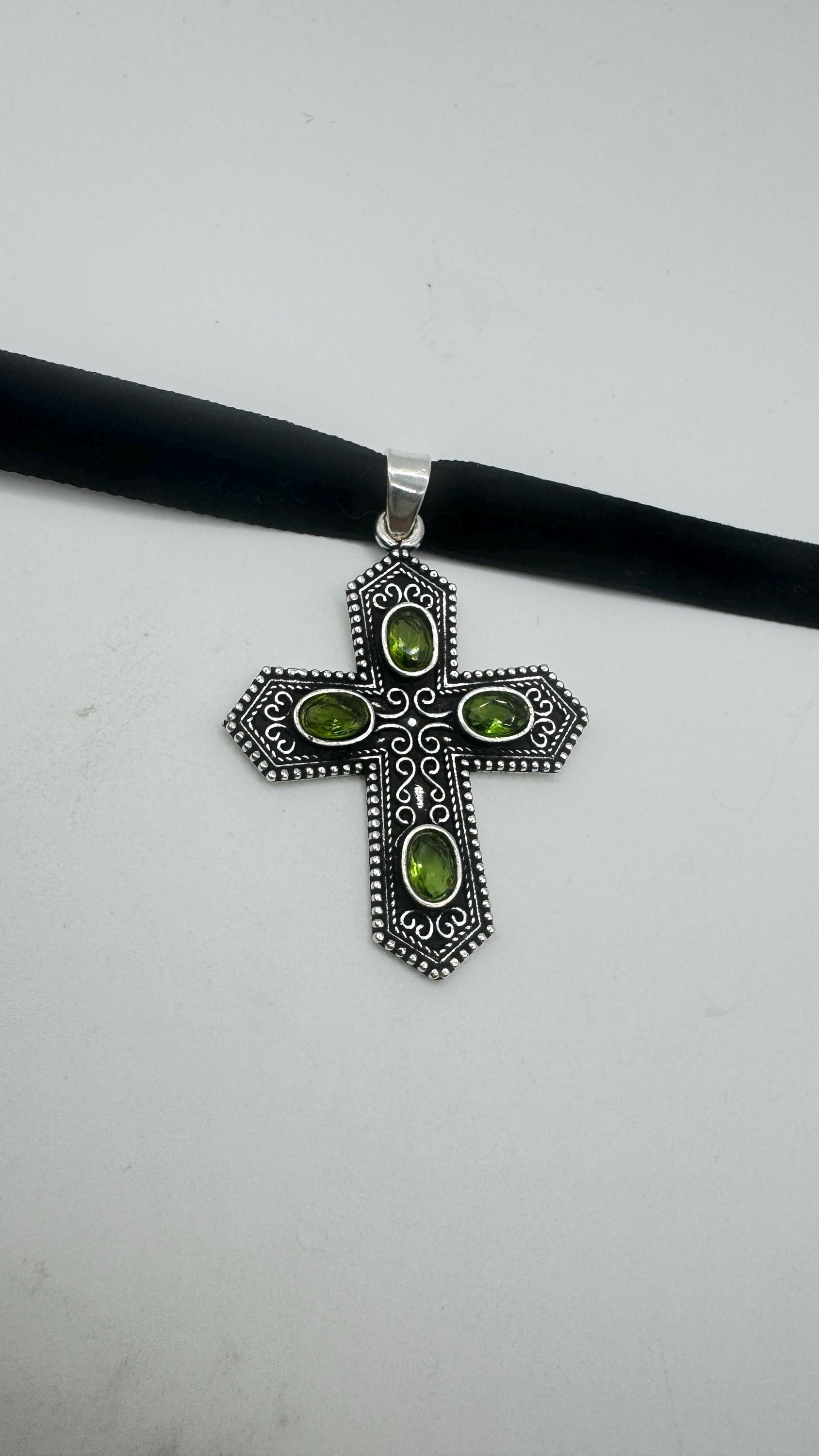 Vintage Silver Genuine Peridot Cross Choker Necklace Pendant