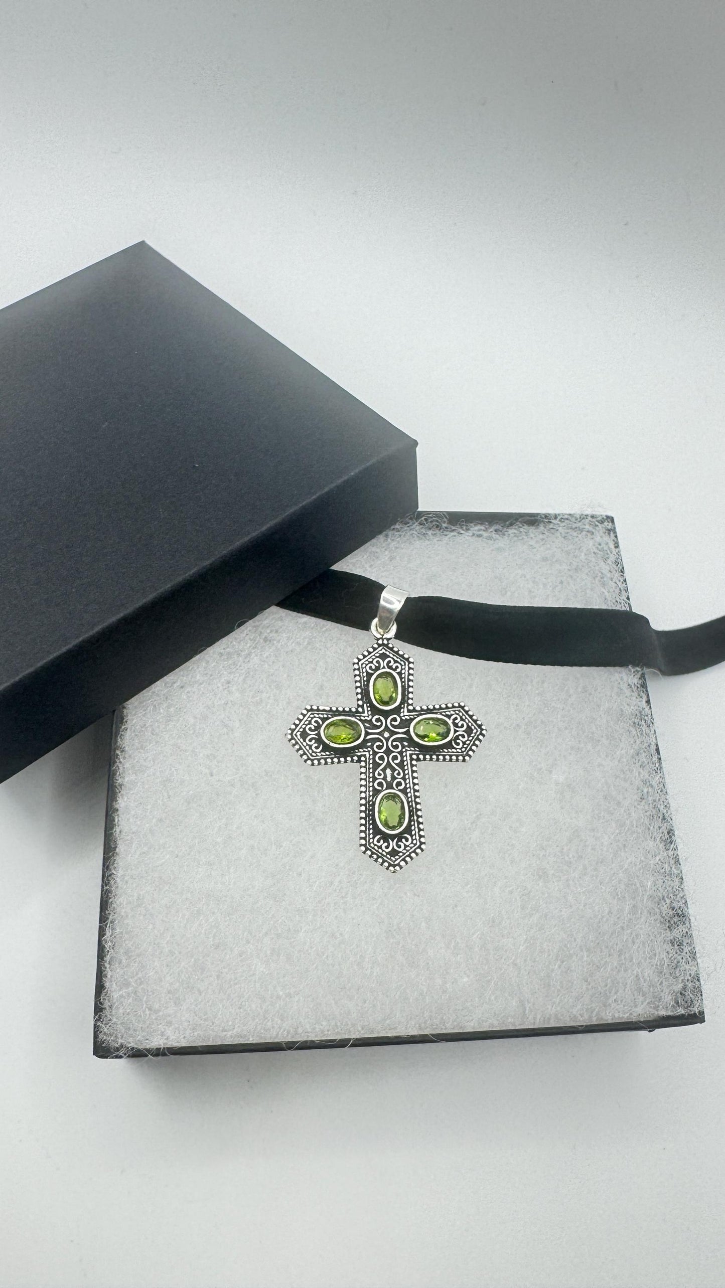 Vintage Silver Genuine Peridot Cross Choker Necklace Pendant