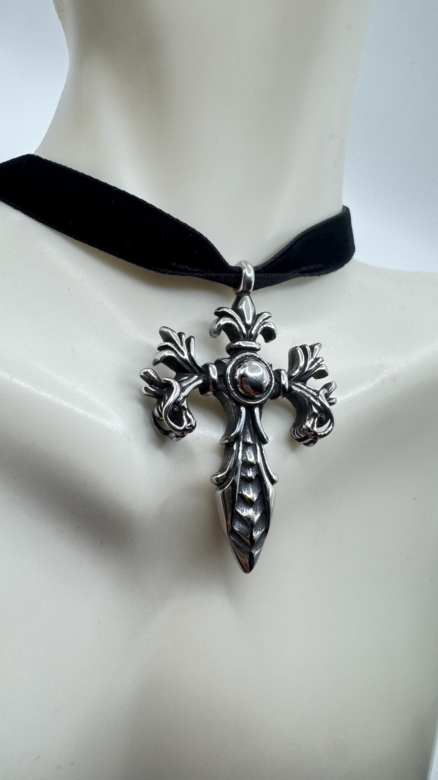 Vintage Celtic Silver Stainless Steel Cross Pendant Necklace Velvet Choker