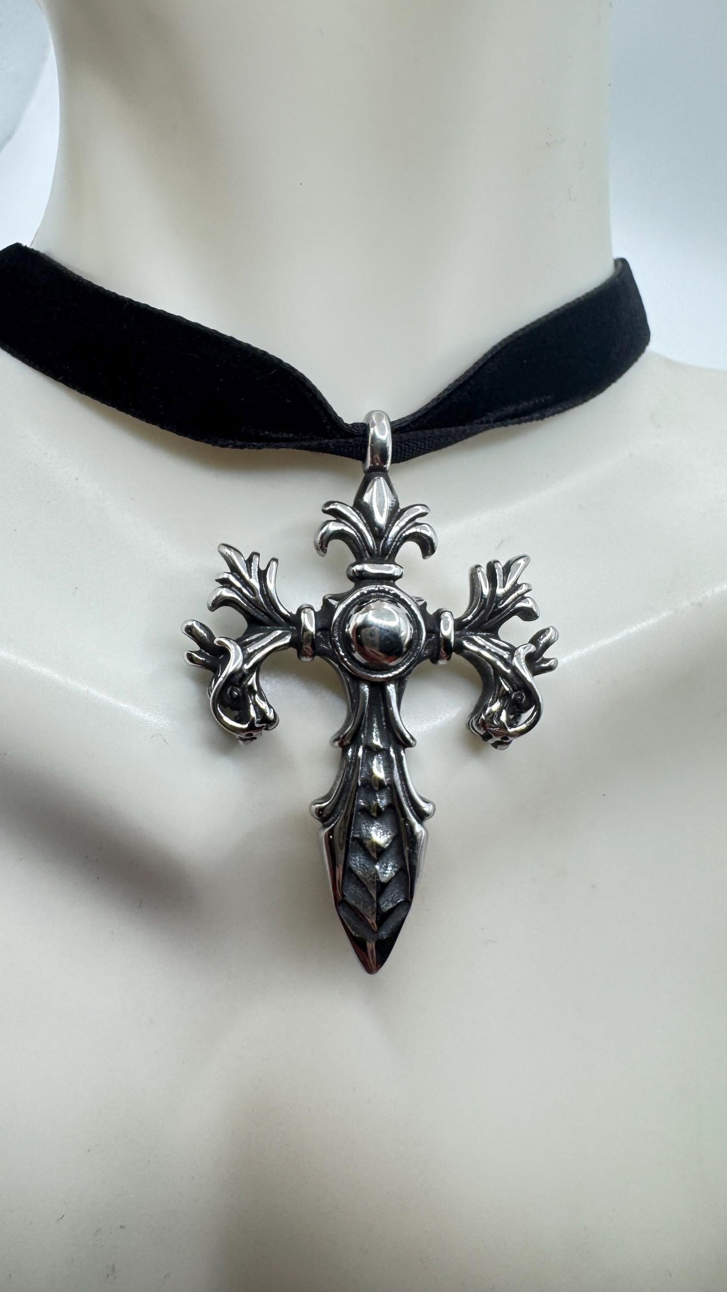 Vintage Celtic Silver Stainless Steel Cross Pendant Necklace Velvet Choker